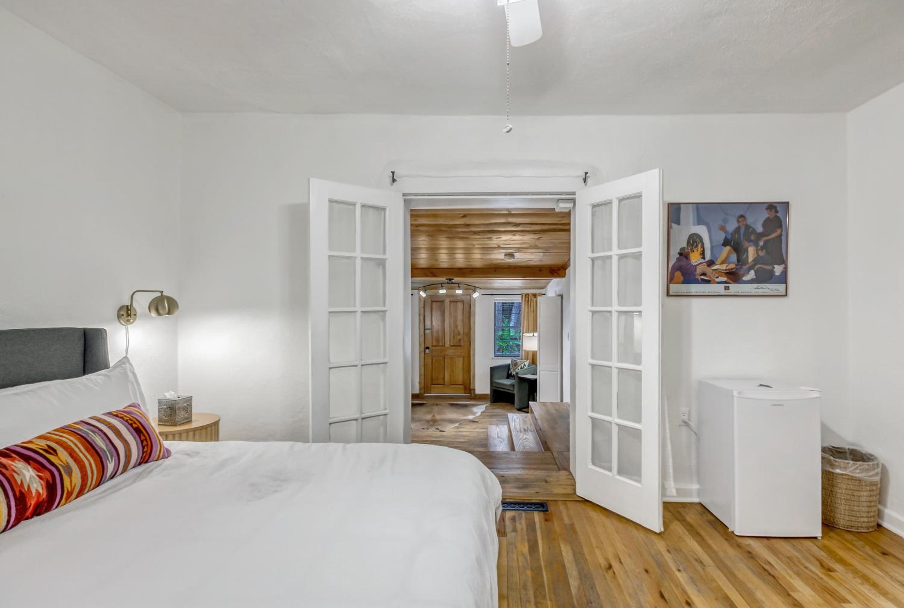 Deluxe King Suite photo 2