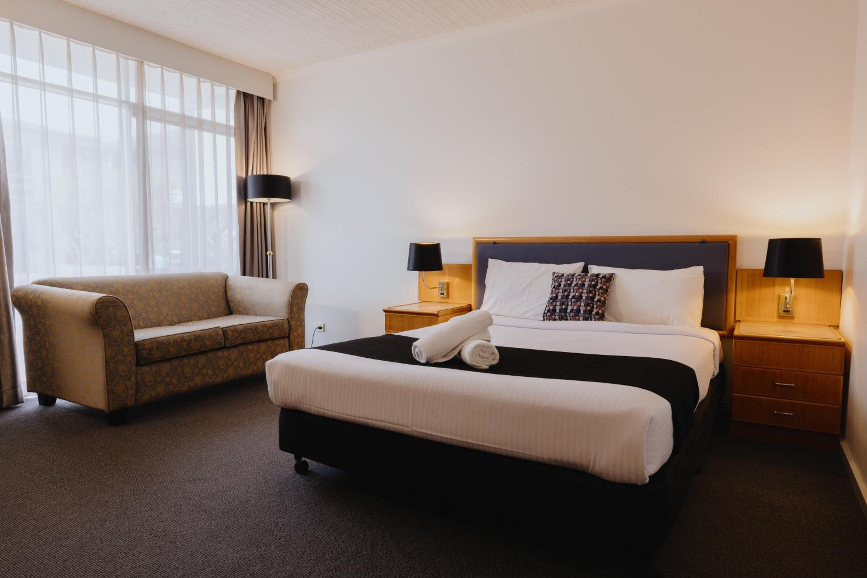 Standard Room with Queen Bed - Photo 7