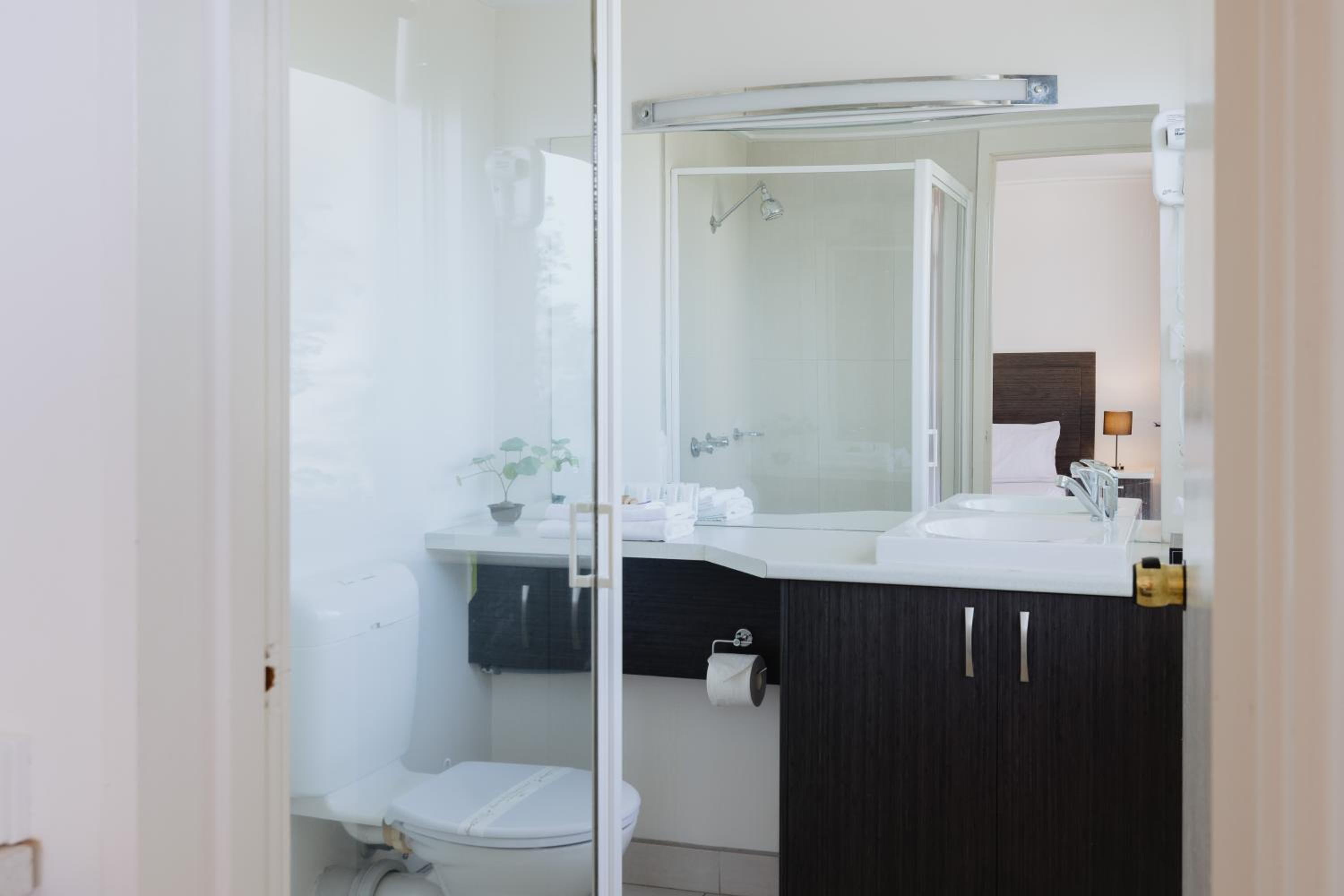 Deluxe King Room - Photo 23