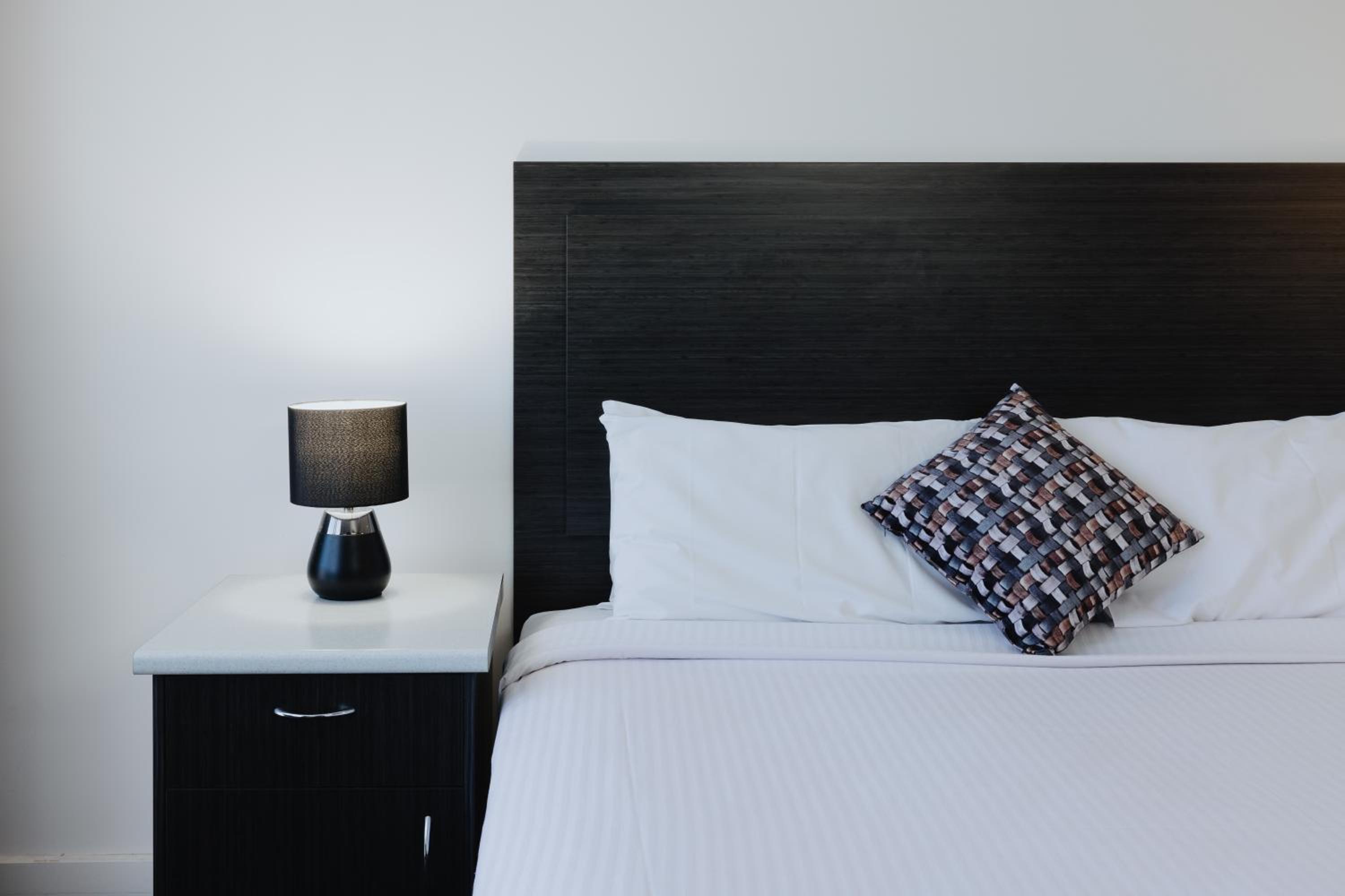 Deluxe King Room - Photo 8