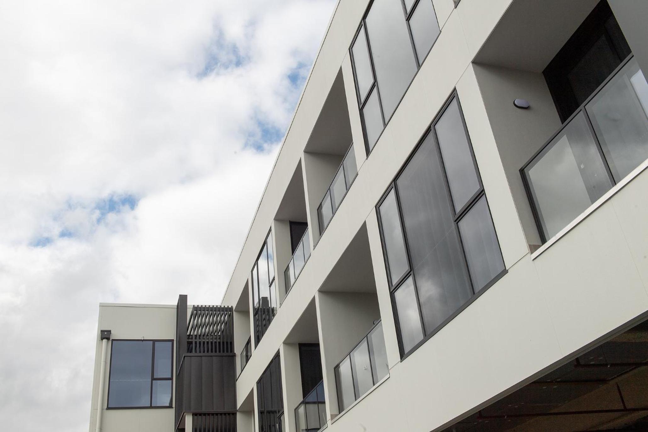 Deluxe 1 Bedroom Apartment thumbnail 6