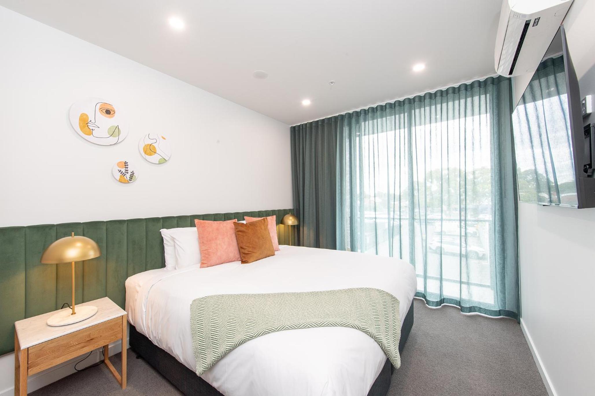 Deluxe 1 Bedroom Apartment
