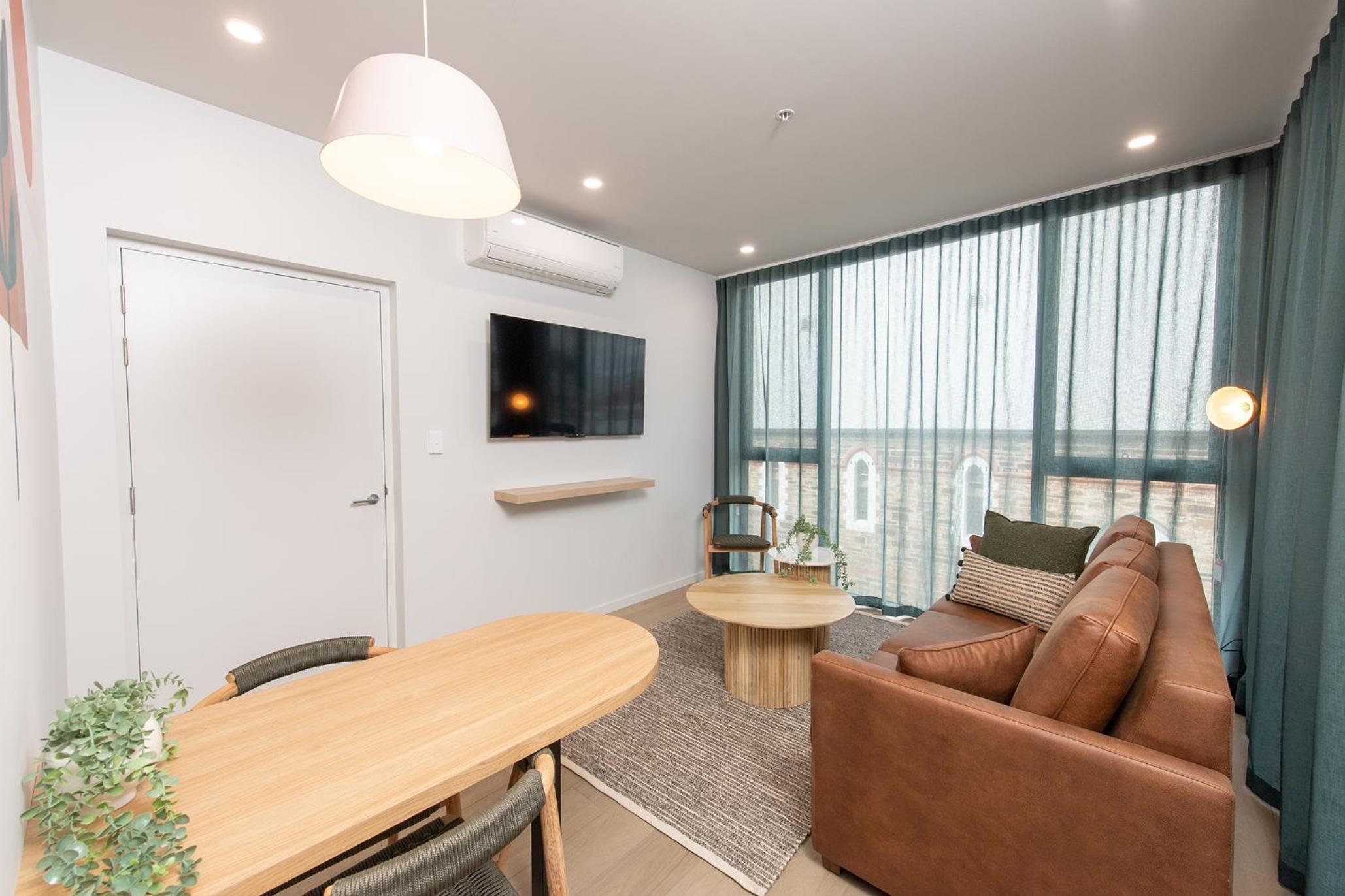 Deluxe 1 Bedroom Apartment thumbnail 6