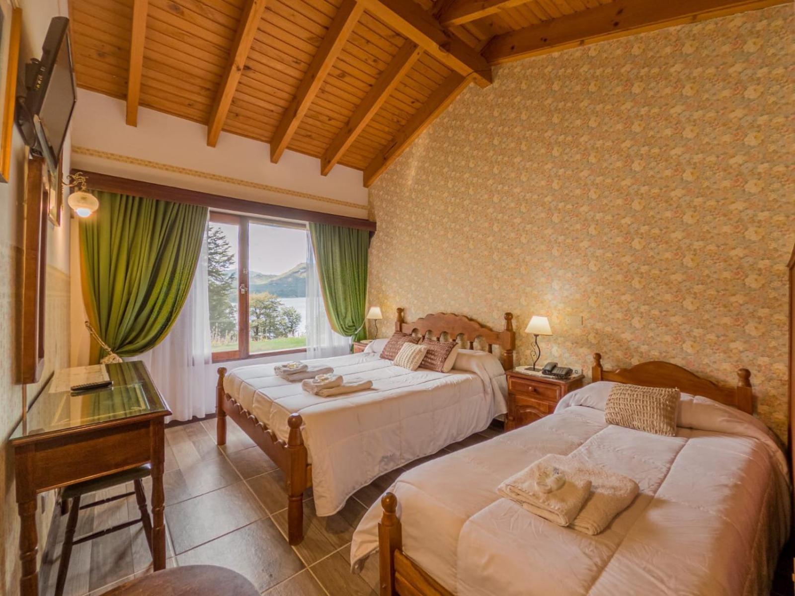 Quadruple Room with Lake View photo 3