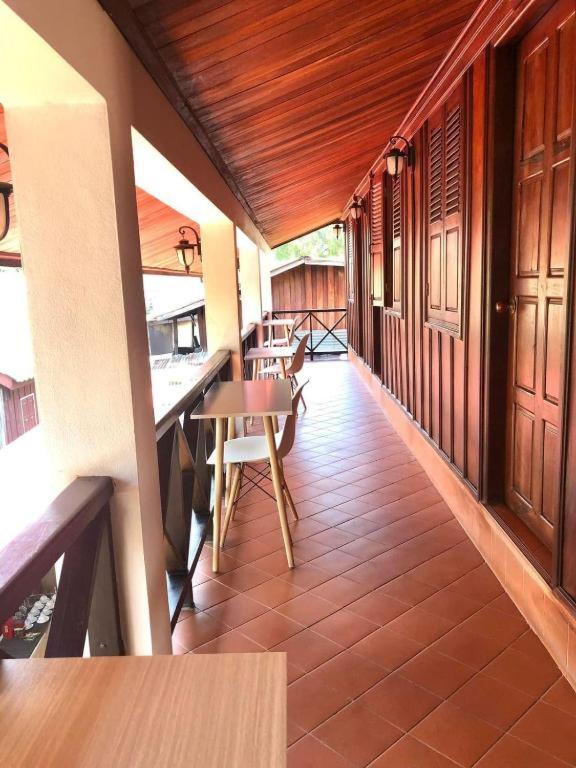 Family Room with Balcony photo 2