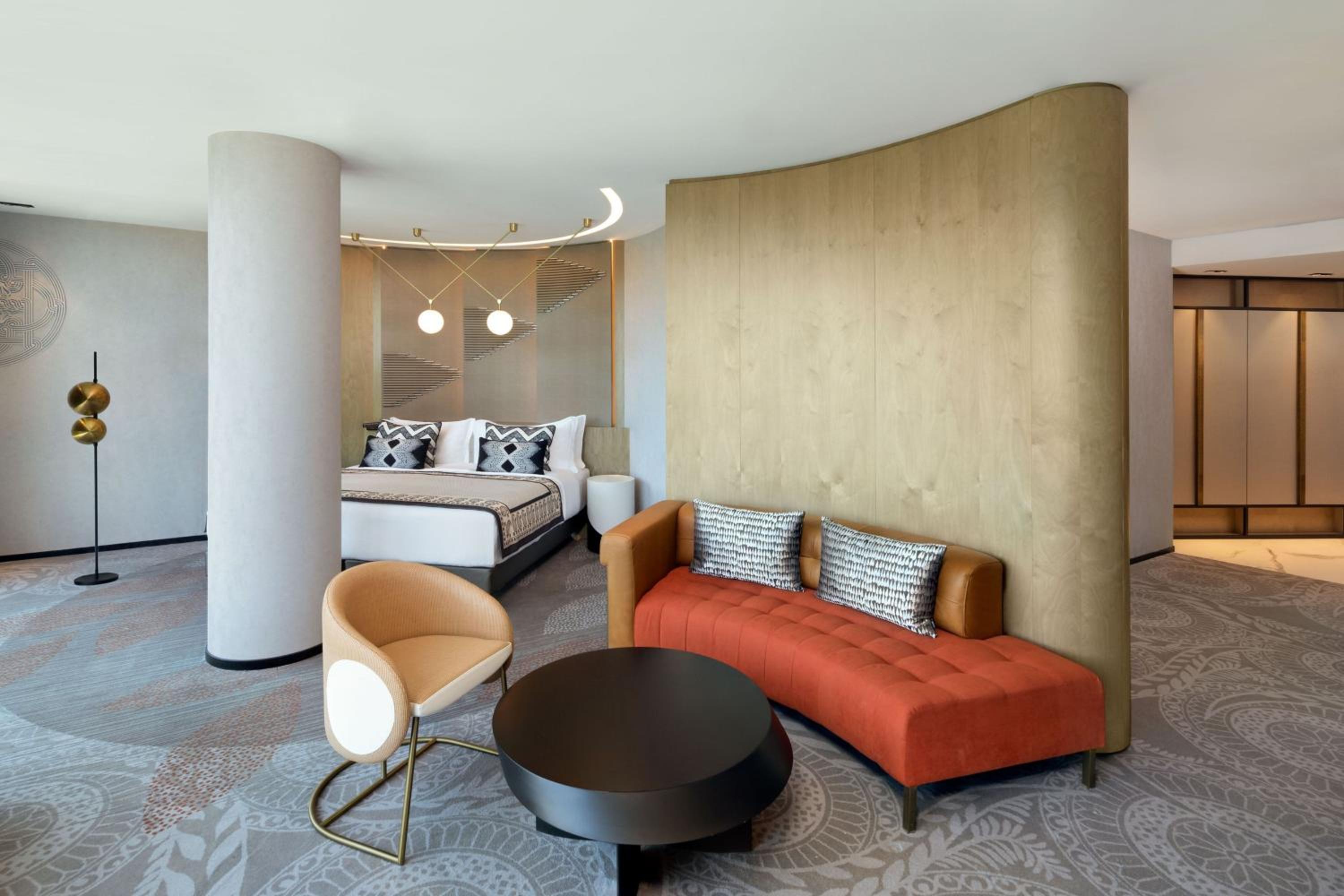 Club Suite - Executive Lounge Access - Photo 1