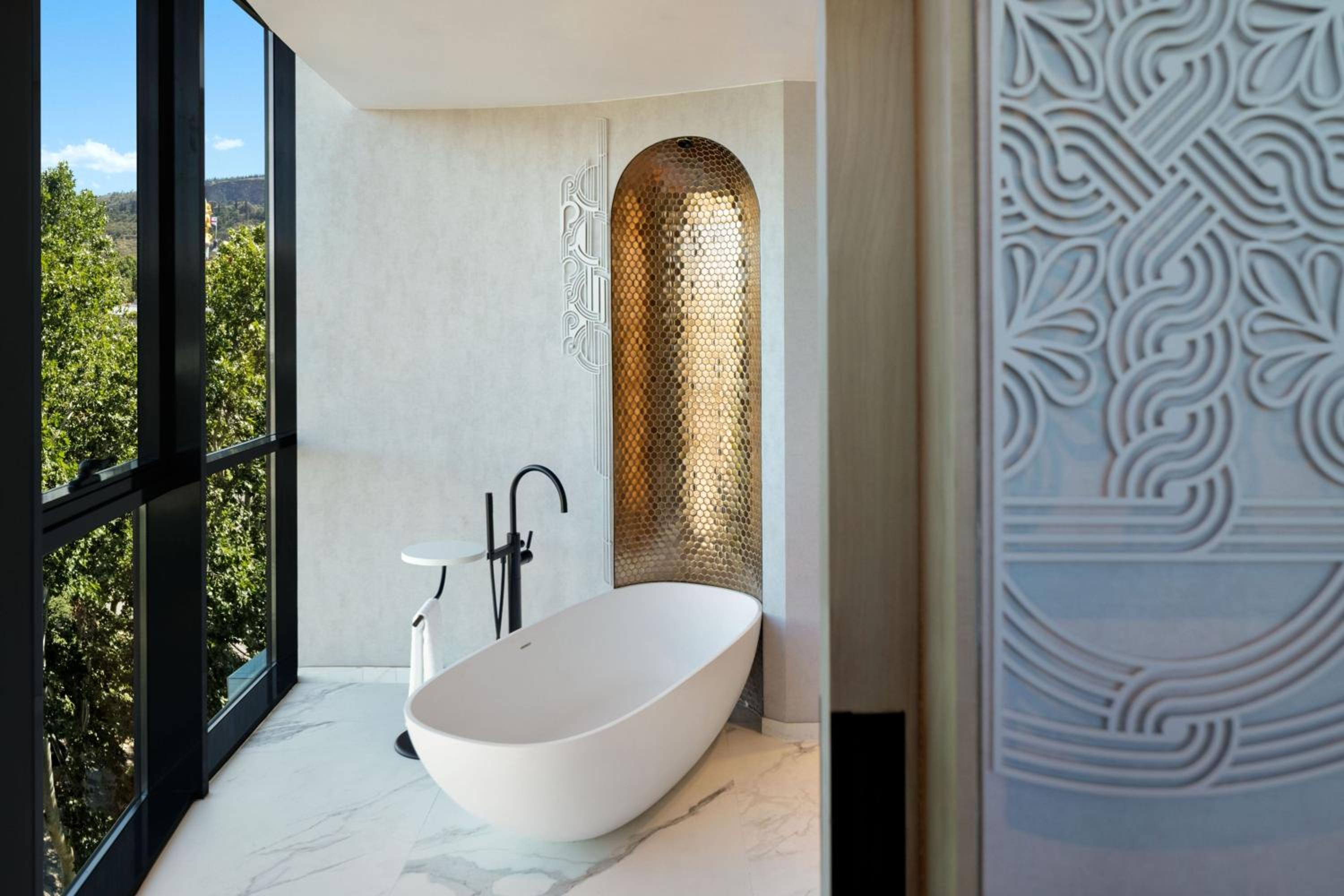 Executive Suite - Executive Lounge Access - Photo 4