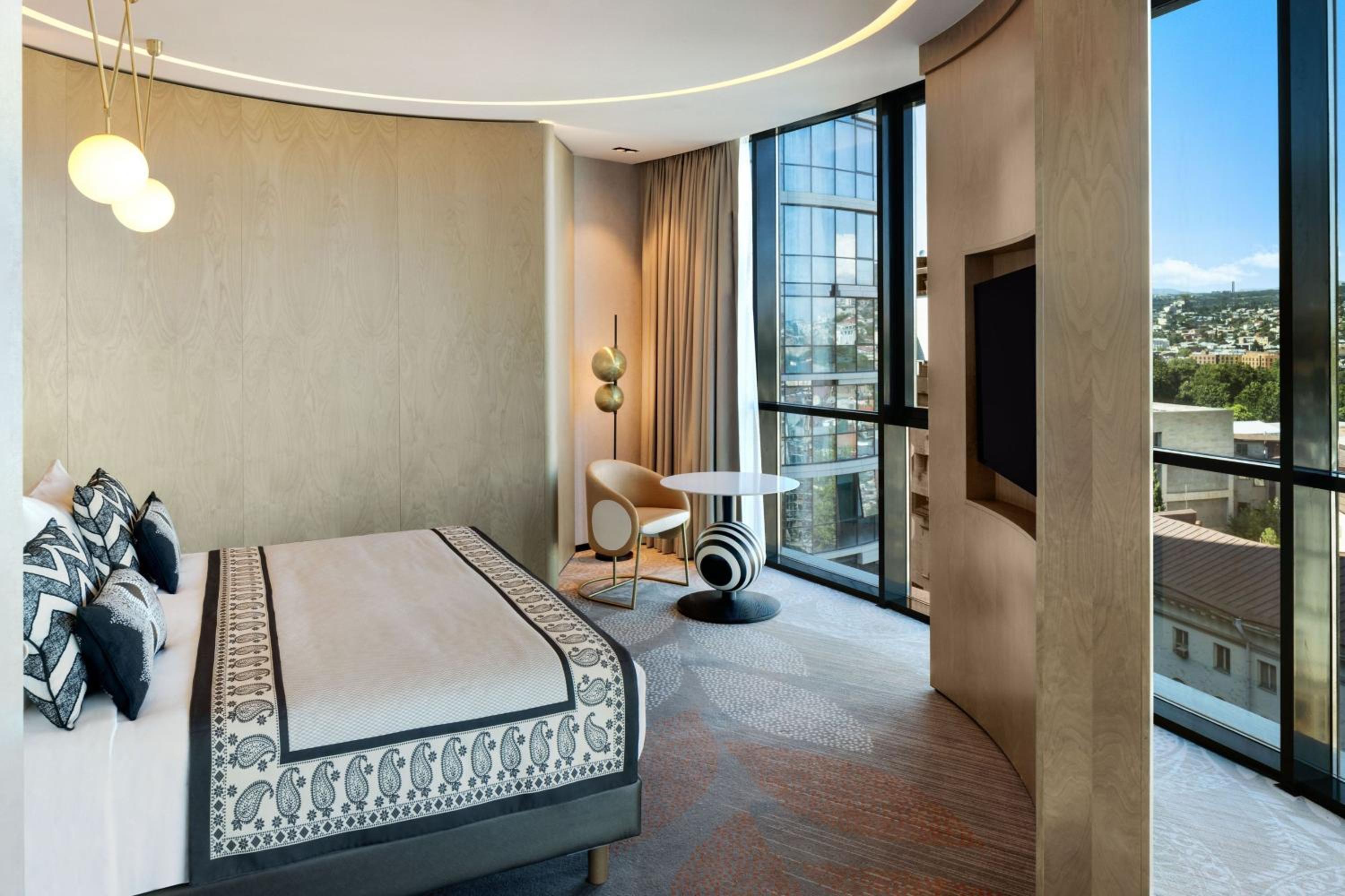Executive Suite - Executive Lounge Access - Photo 2
