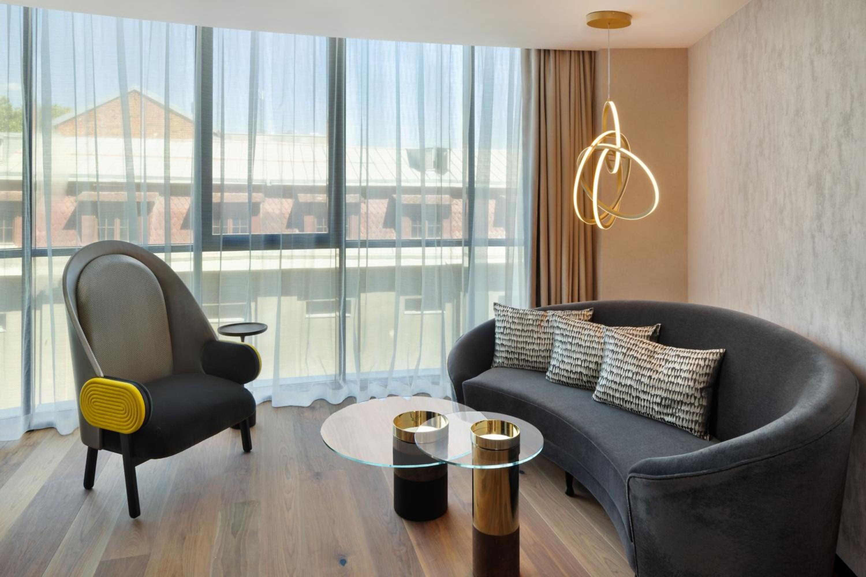 Signature Suite with Executive Lounge Access - Photo 1