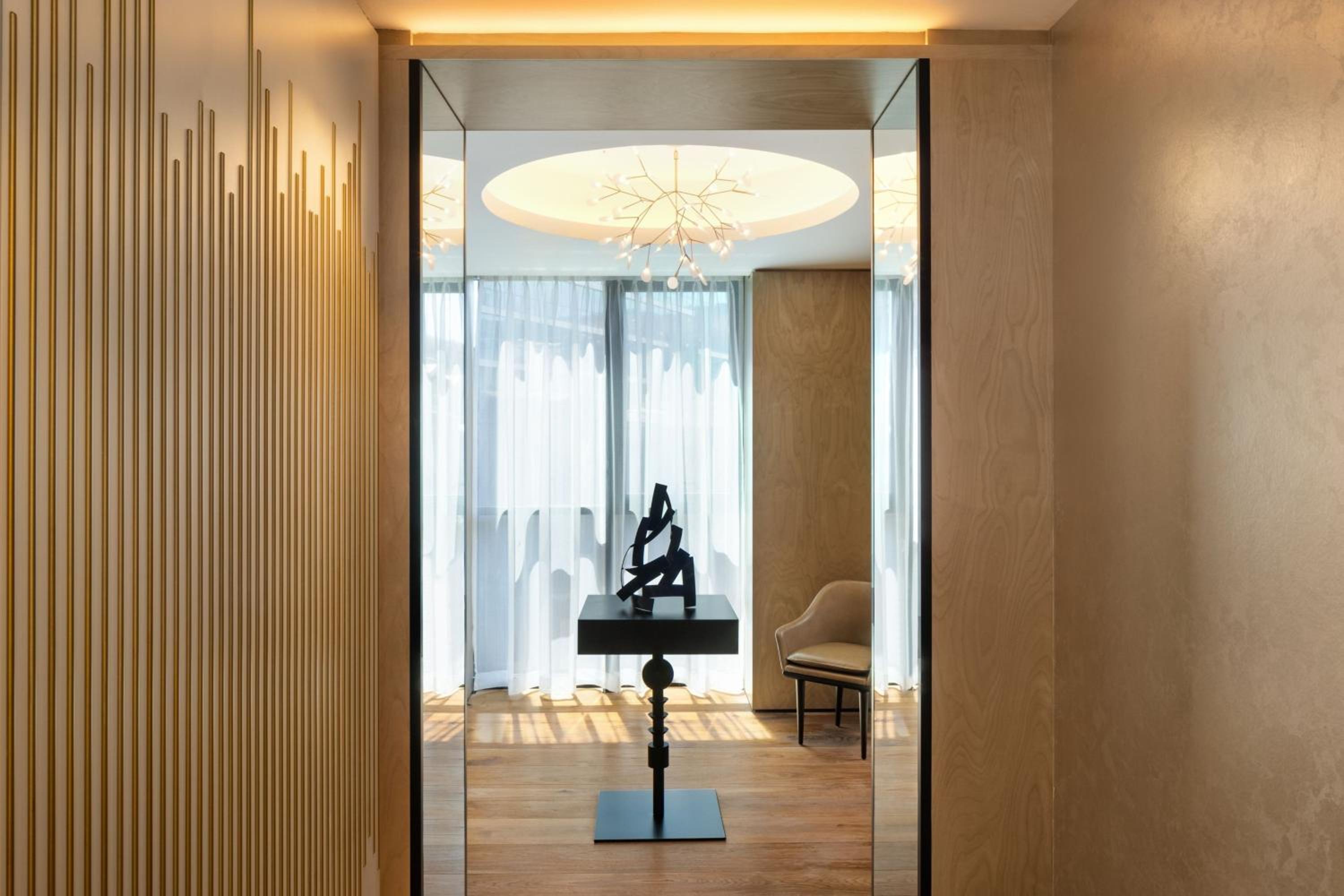 Signature Suite with Executive Lounge Access - Photo 4
