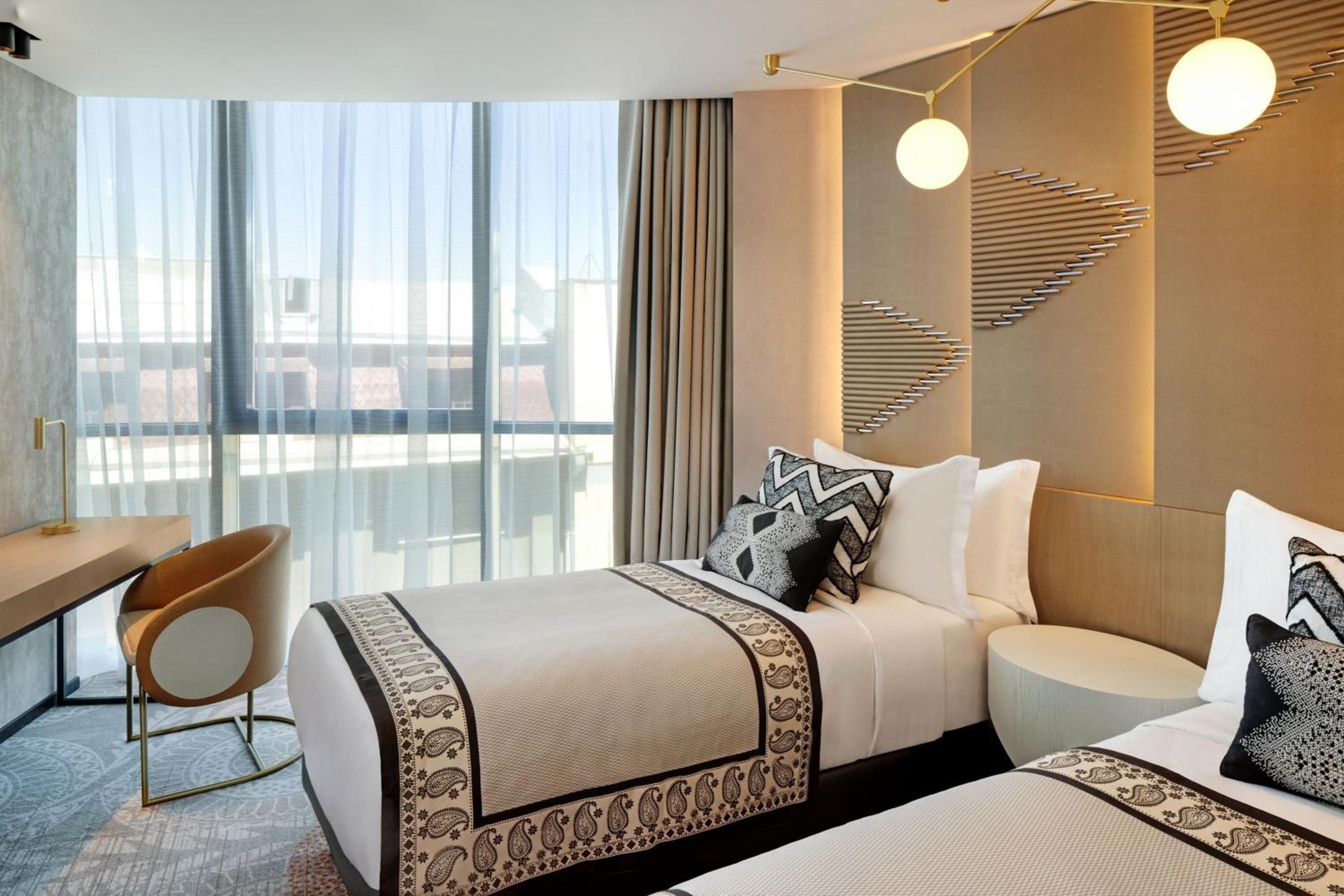 Signature Suite with Executive Lounge Access - Photo 2