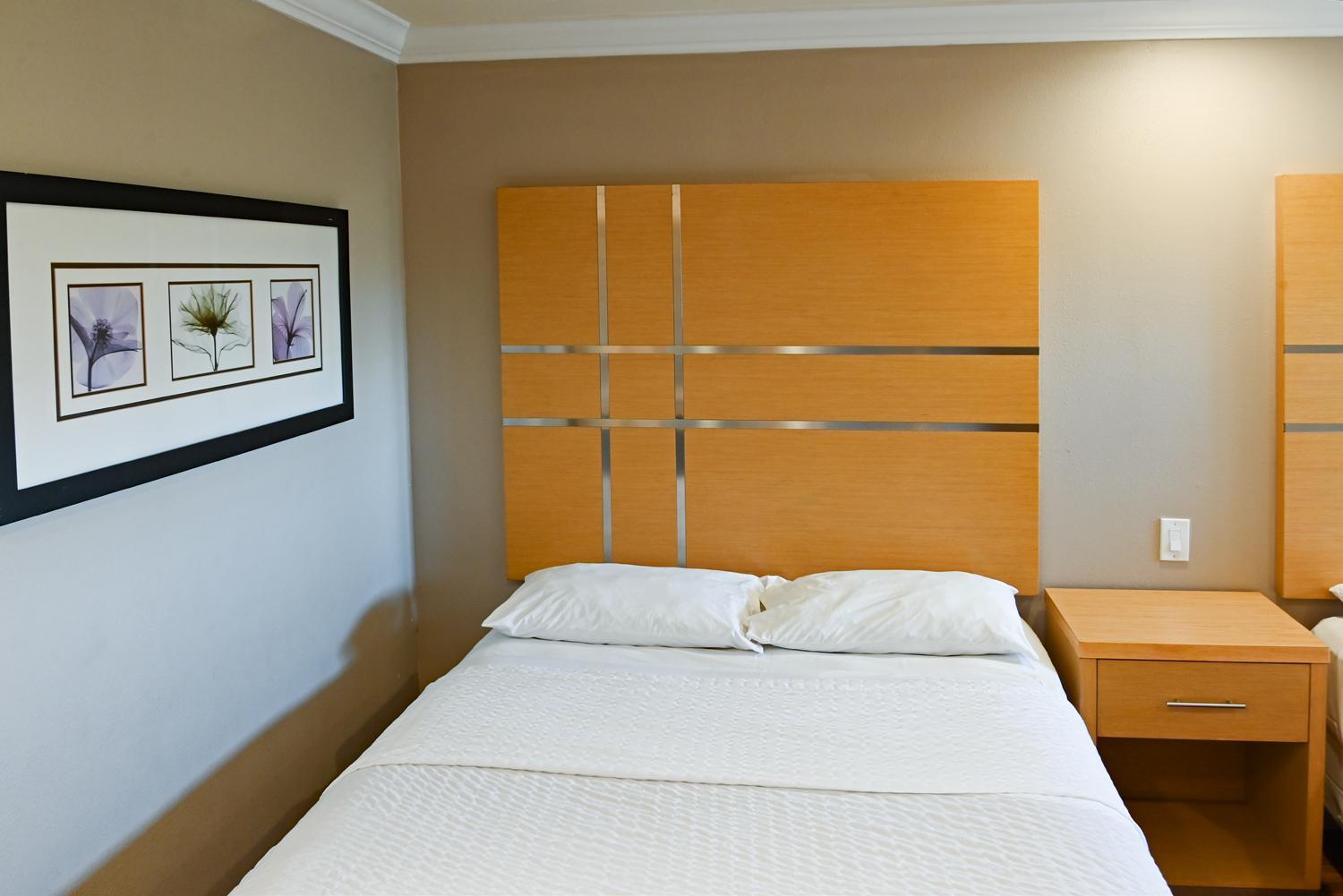 Queen Room with Two Queen Beds - Non-Smoking - Photo 1