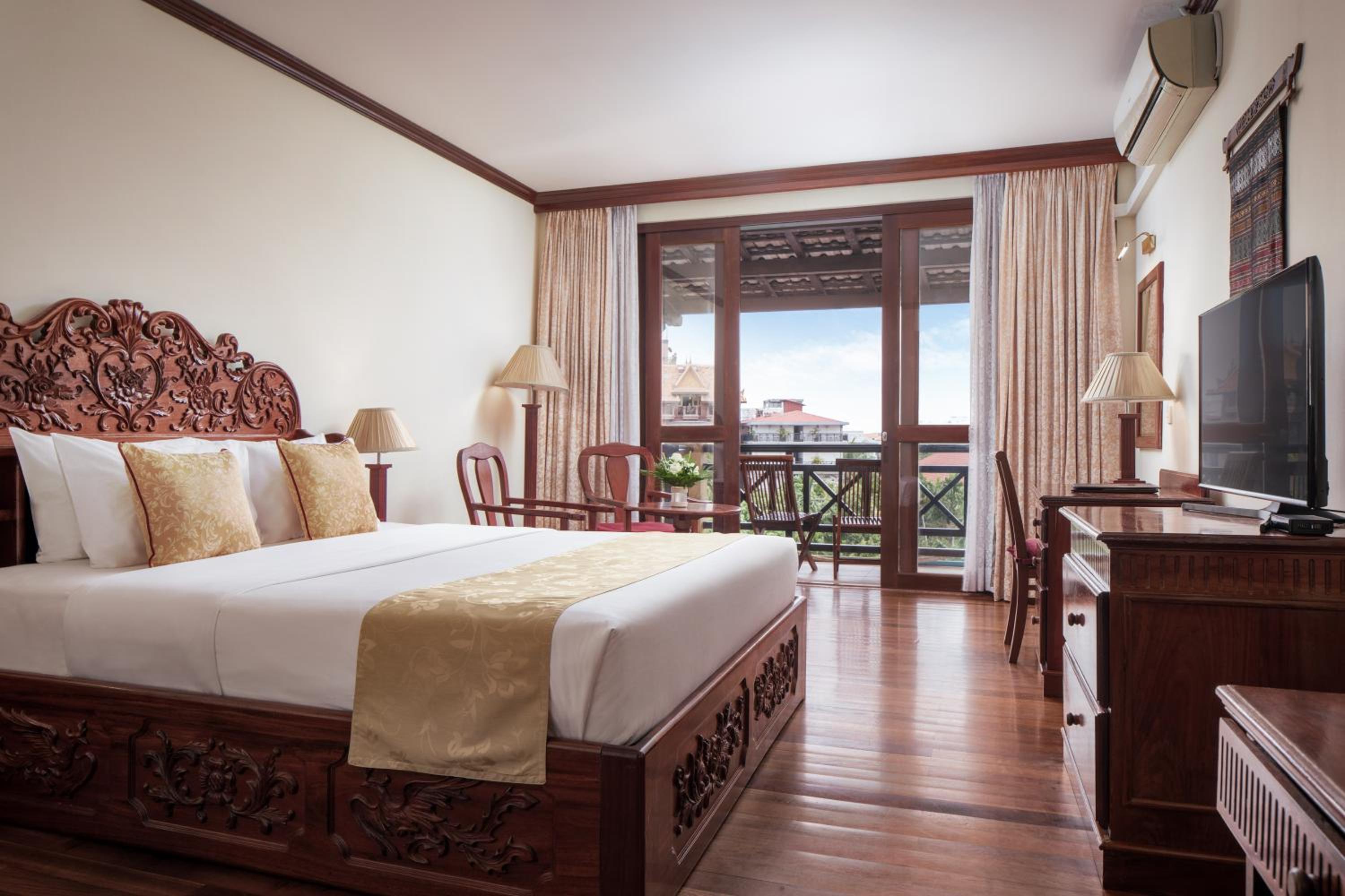 Deluxe Double Room with Balcony photo 1