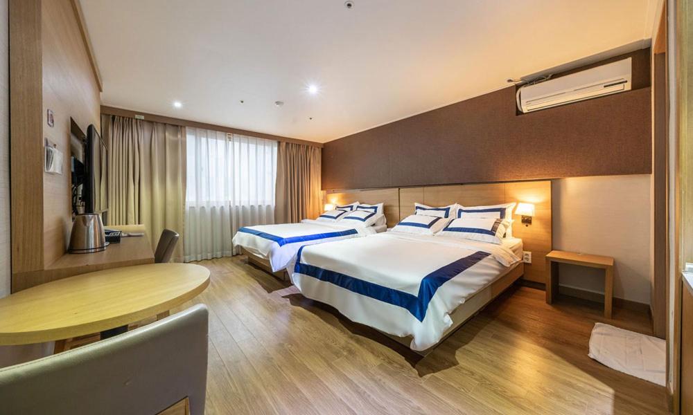 Royal Twin Room - Photo 2