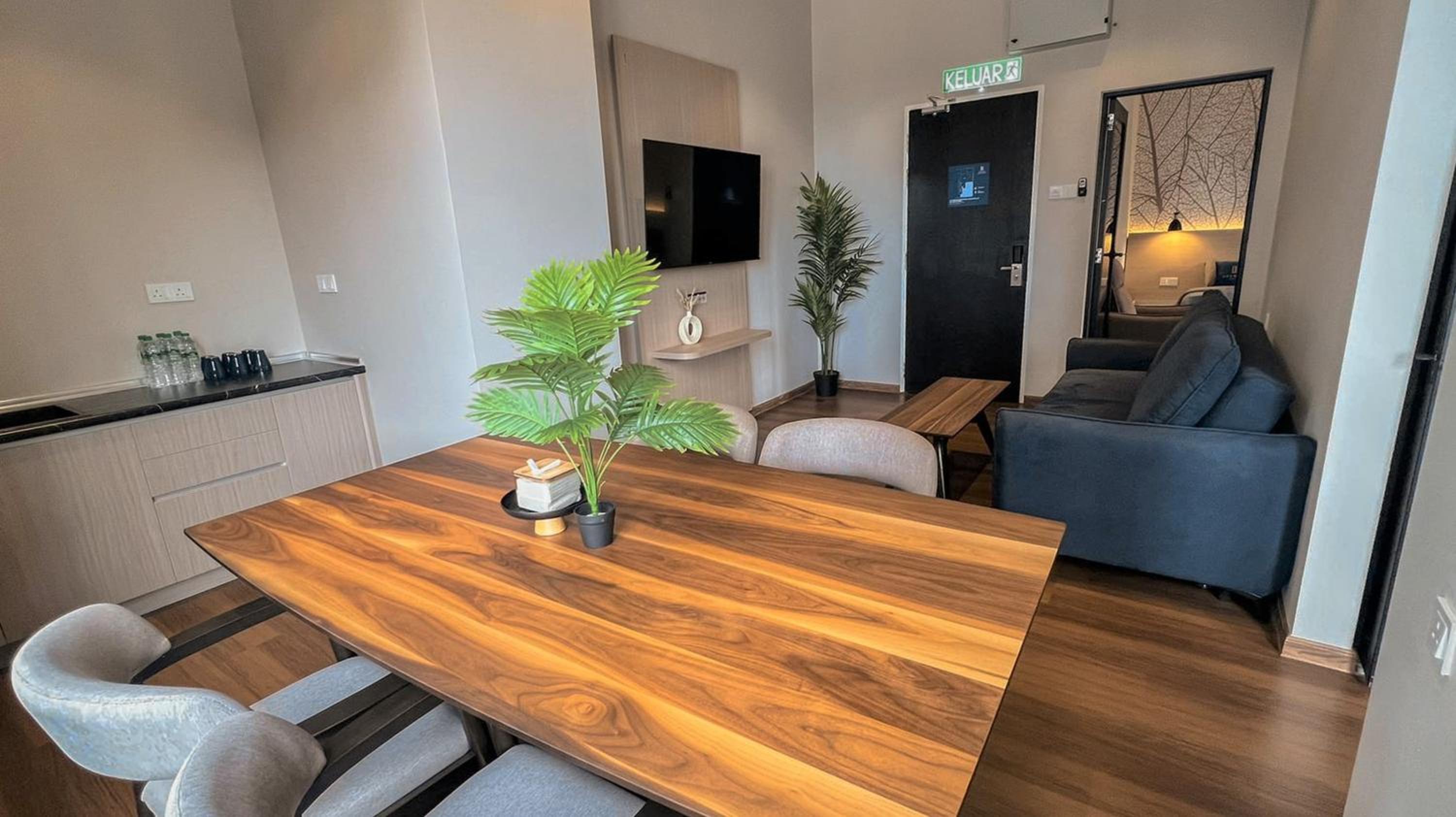 Two-Bedroom Suite - Photo 3