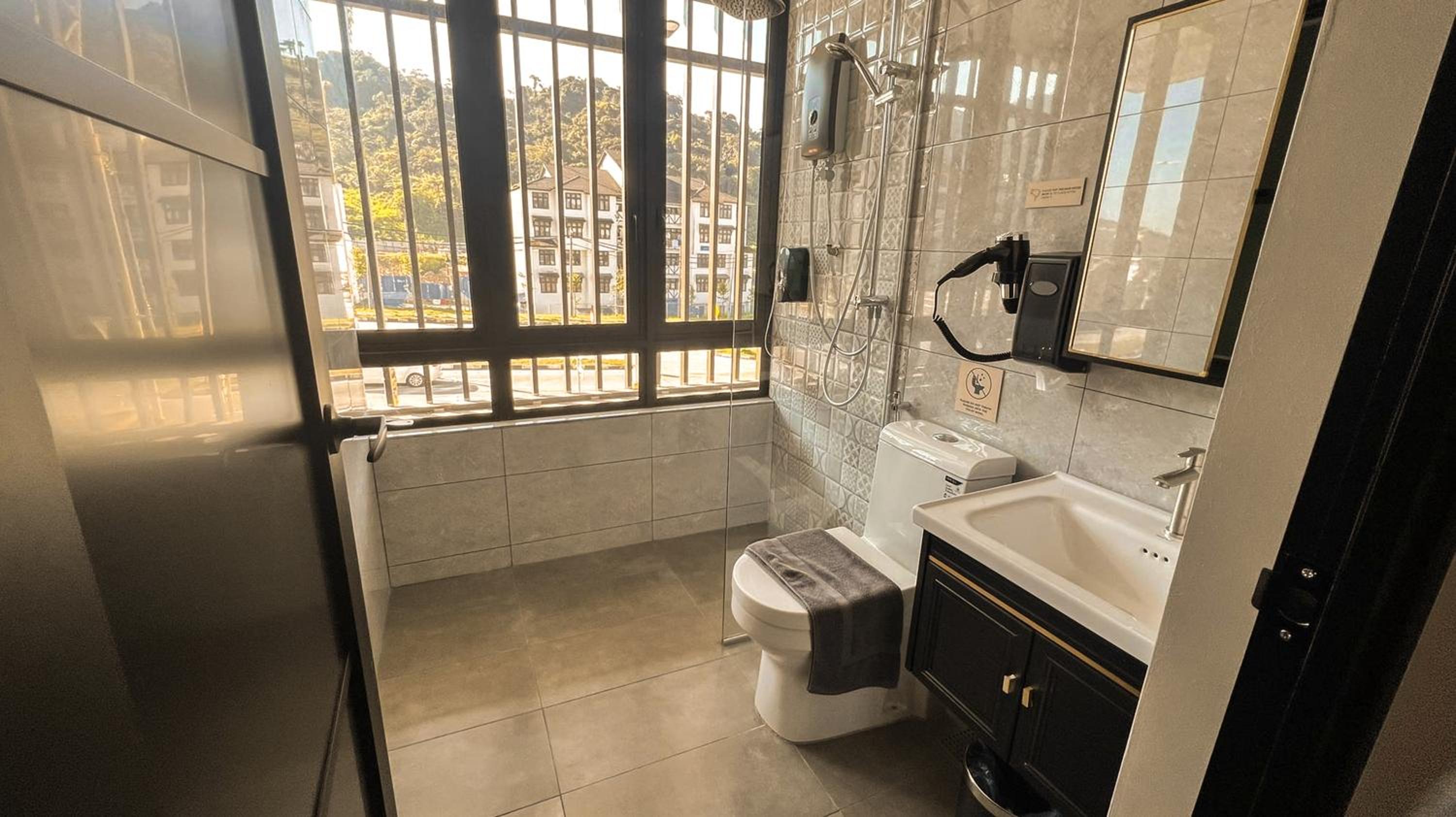 Two-Bedroom Suite - Photo 8