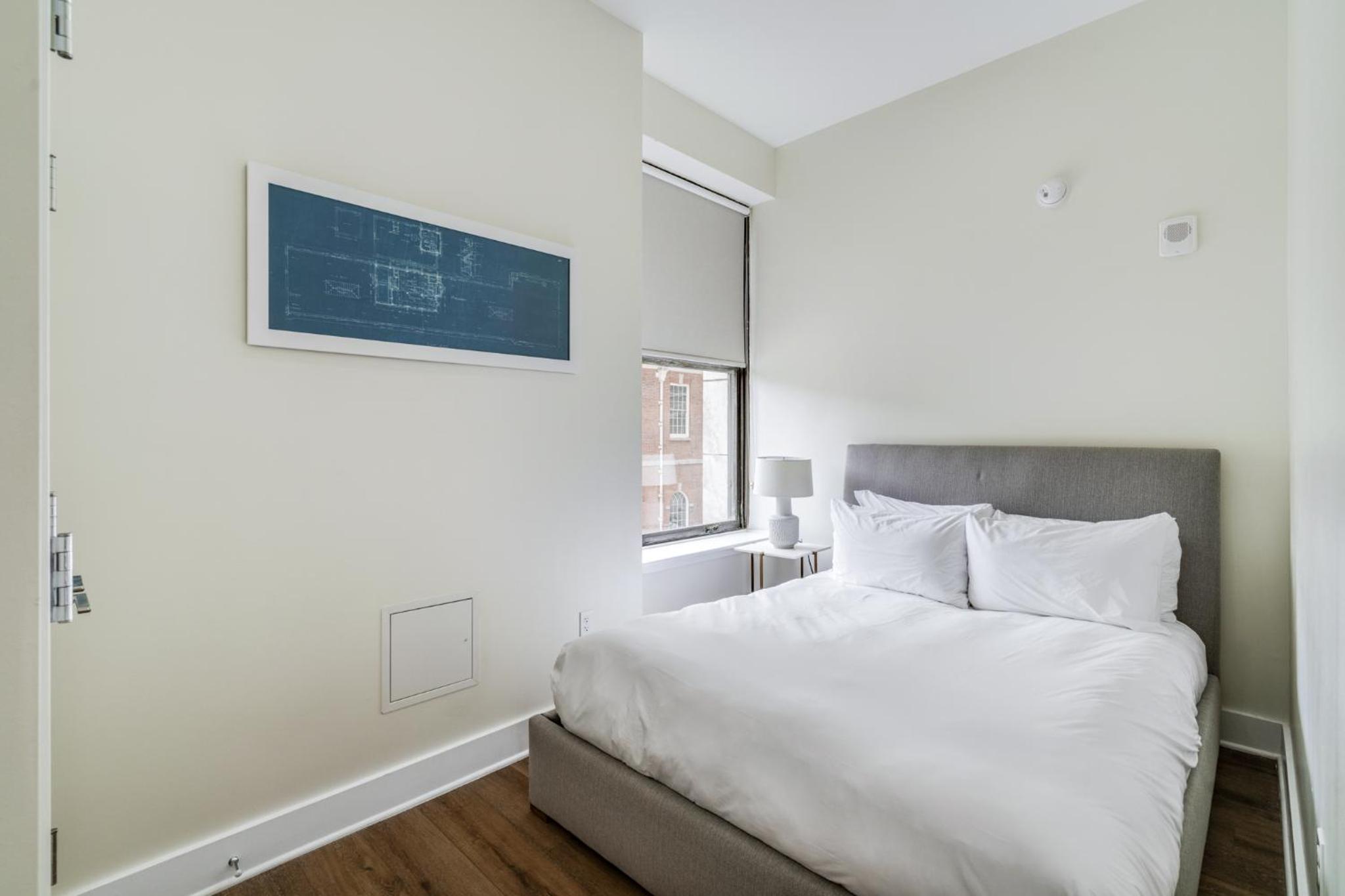 One-Bedroom Apartment - Photo 3
