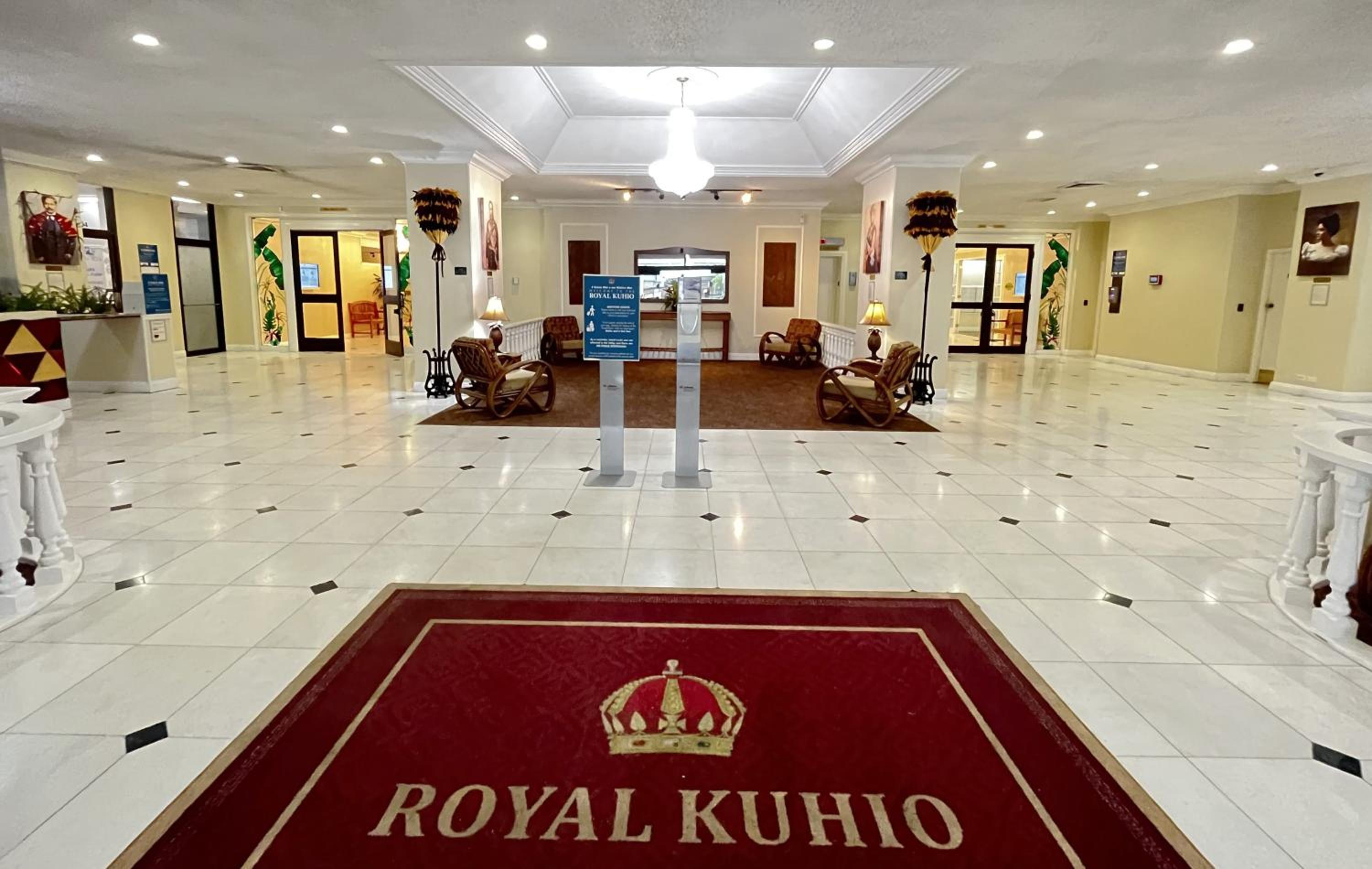 Royal Kuhio 1708 - Spacious Corner Unit with Stunning Ocean City Views in the Heart of Waikiki!: Apartment photo