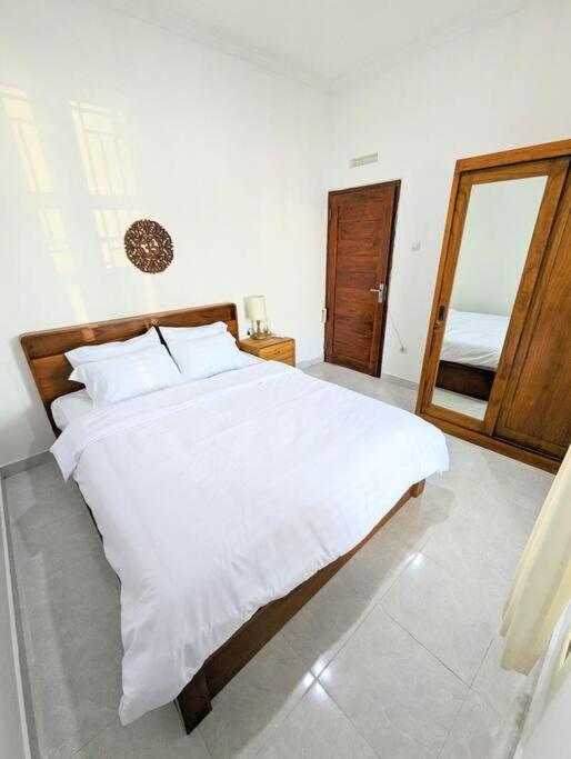 One-Bedroom House photo 1