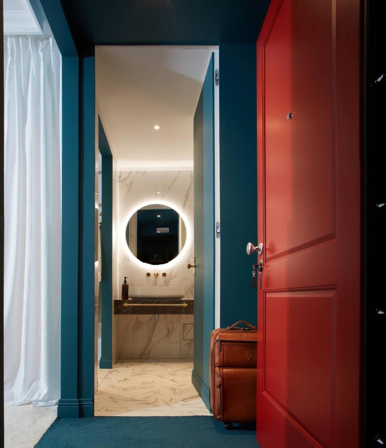 Deluxe King Room - Photo 7