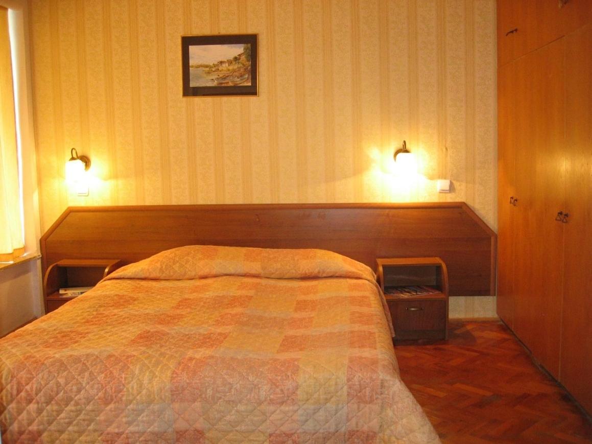 One-Bedroom Suite with Balcony photo 3