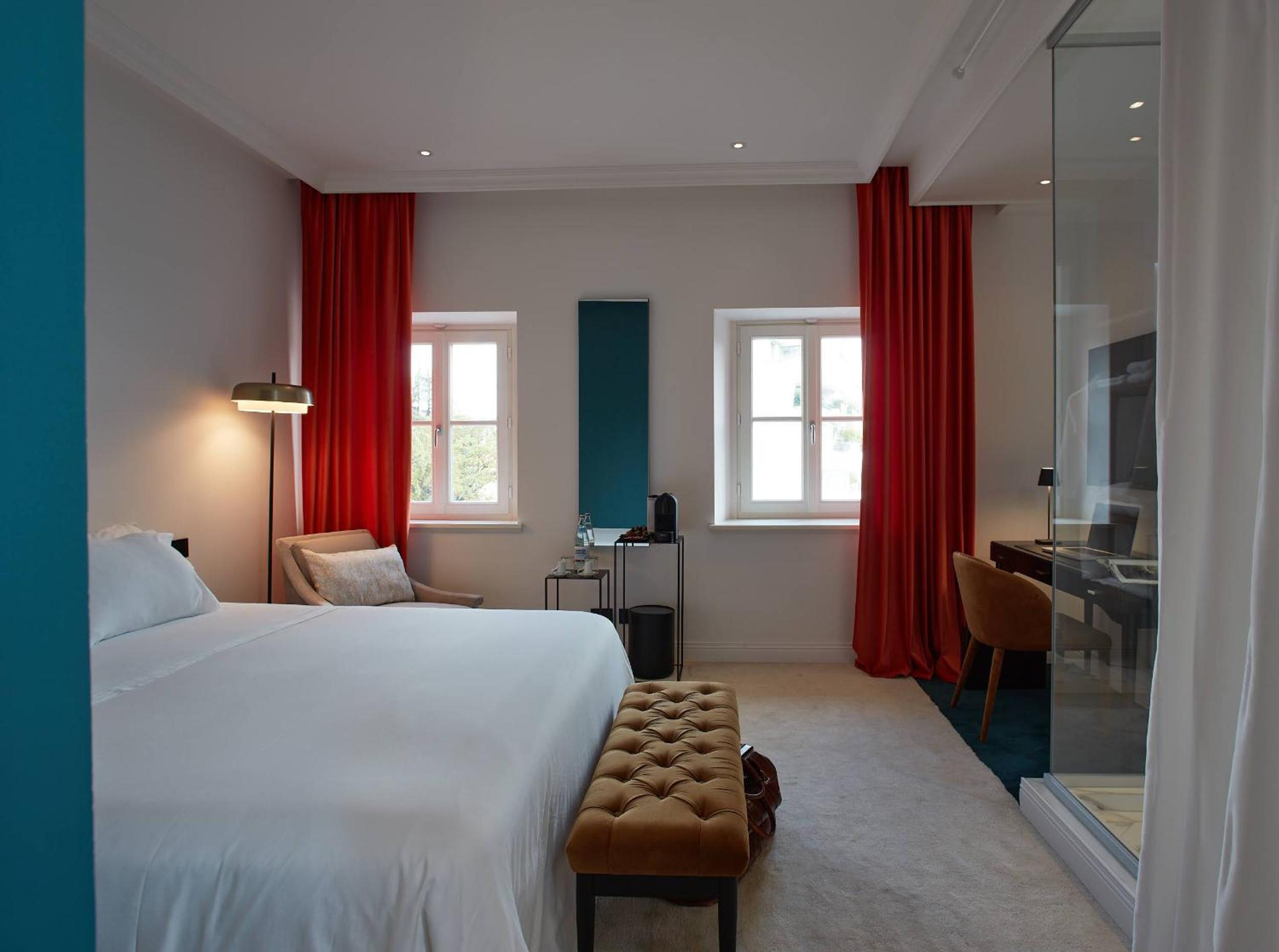 Deluxe King Room - Photo 12