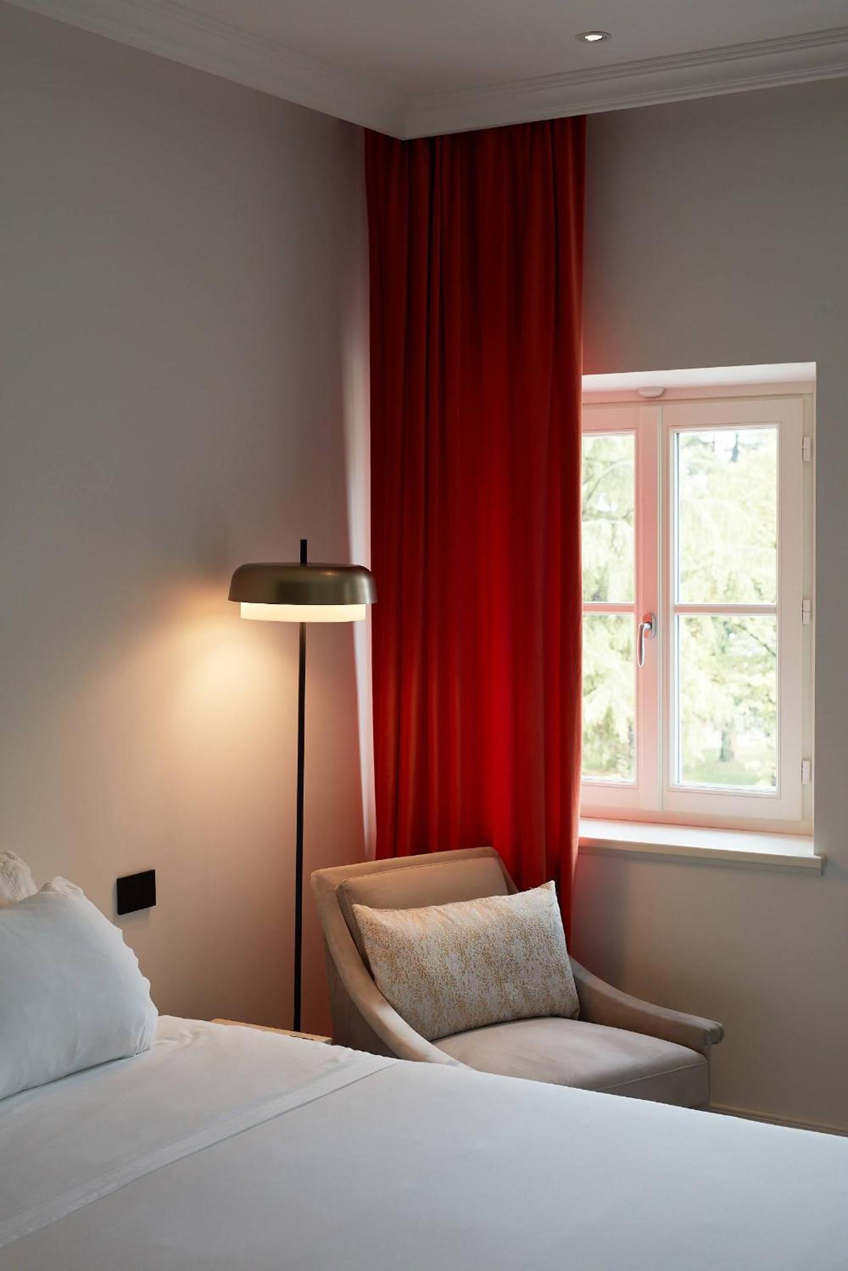 Deluxe King Room - Photo 3