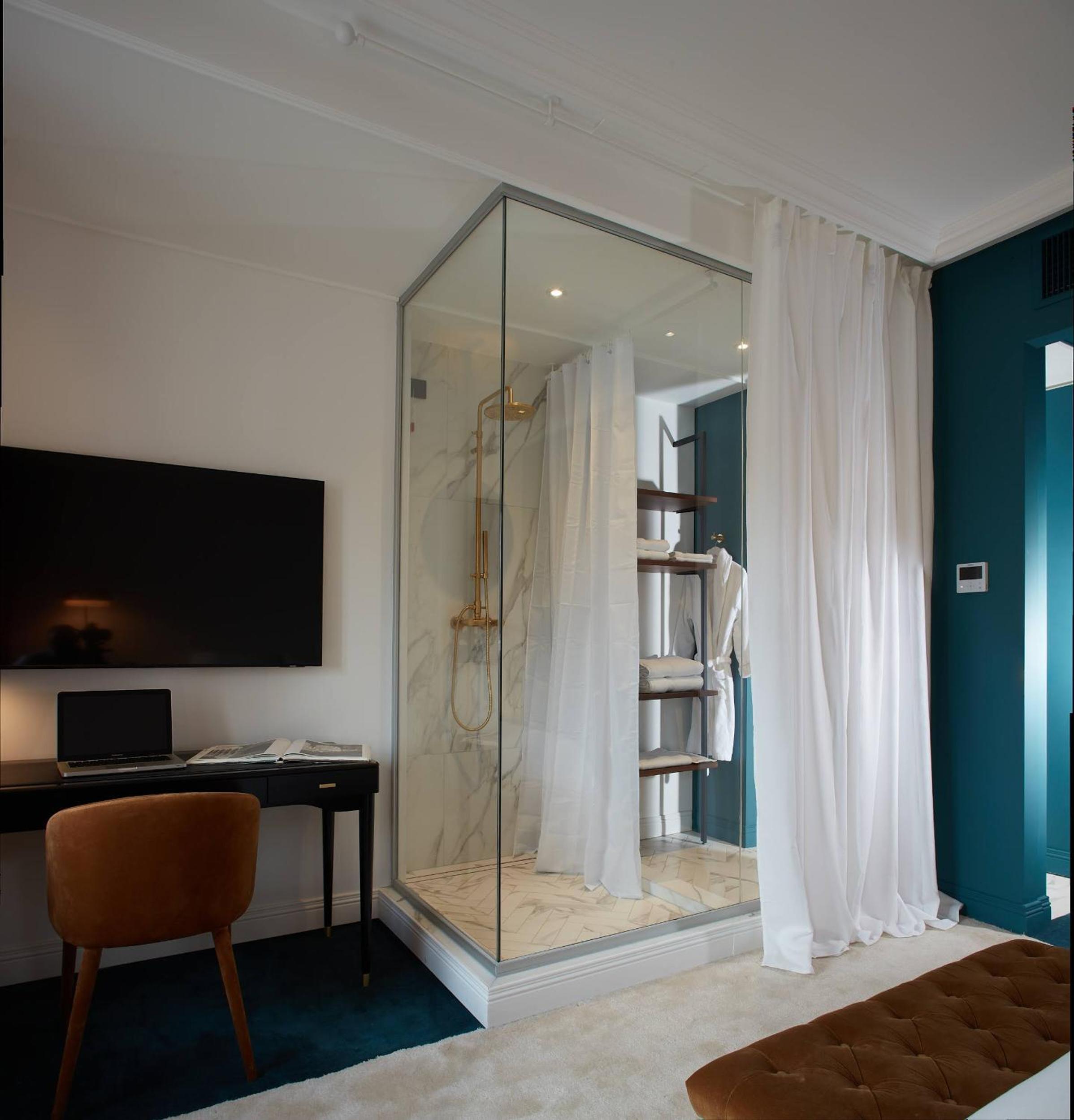 Deluxe King Room - Photo 4