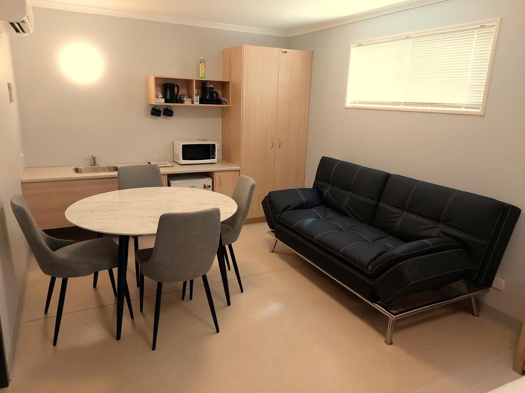 Family Room with Private Bathroom photo 2