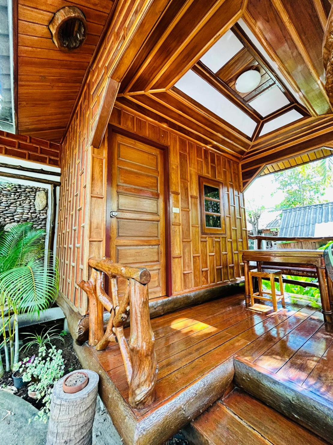 Queen Room with Balcony - Photo 5