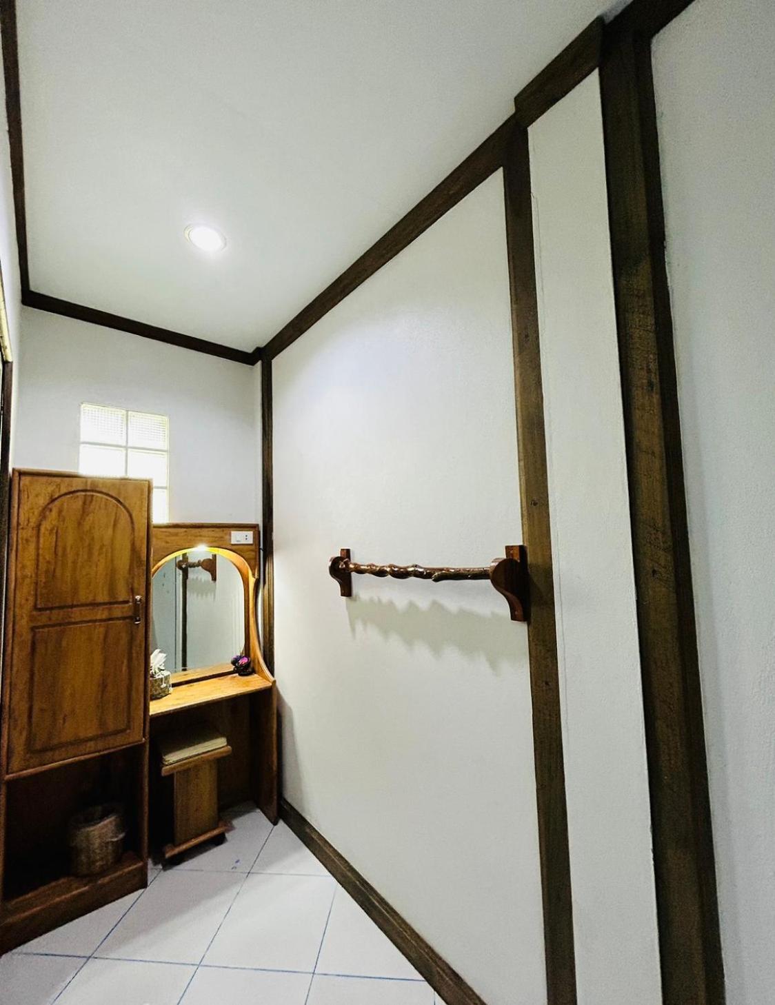 Standard Twin Room - Photo 4
