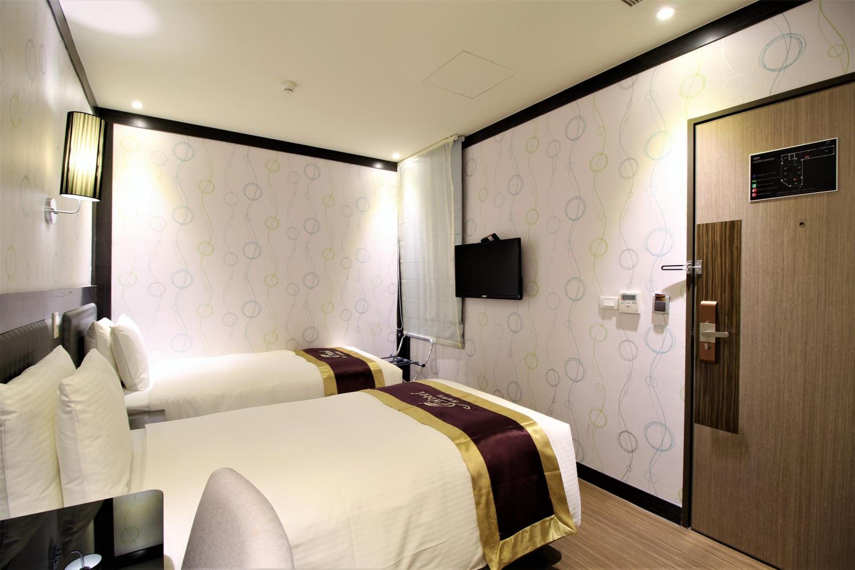 Run of House - Twin Room photo 2