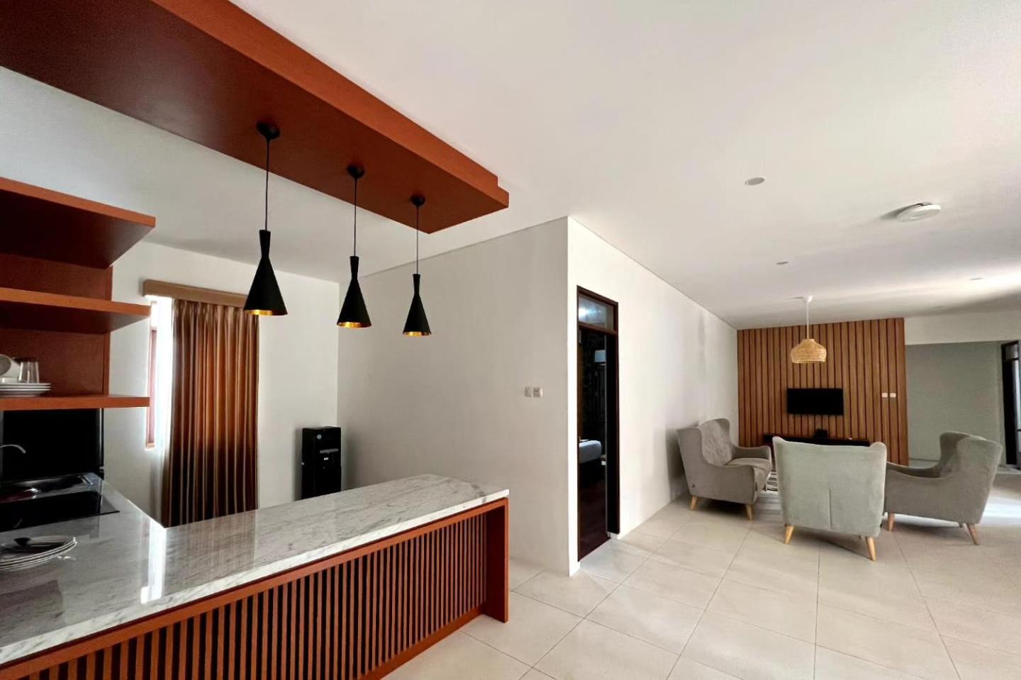 Three-Bedroom Bungalow - Photo 8