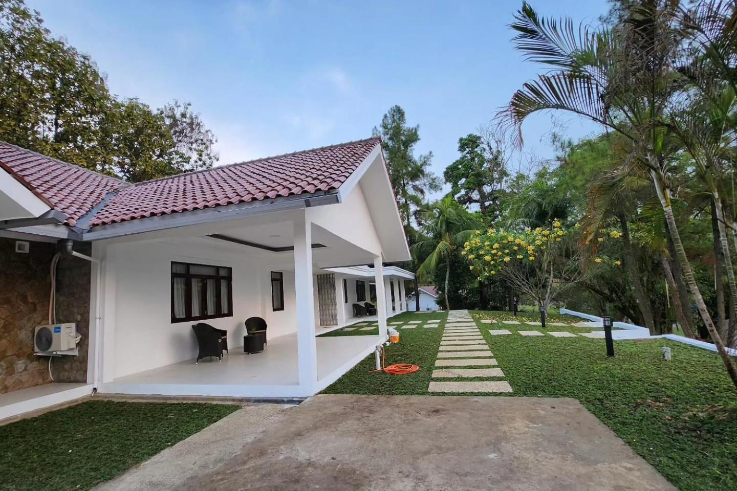 Three-Bedroom Bungalow - Photo 9