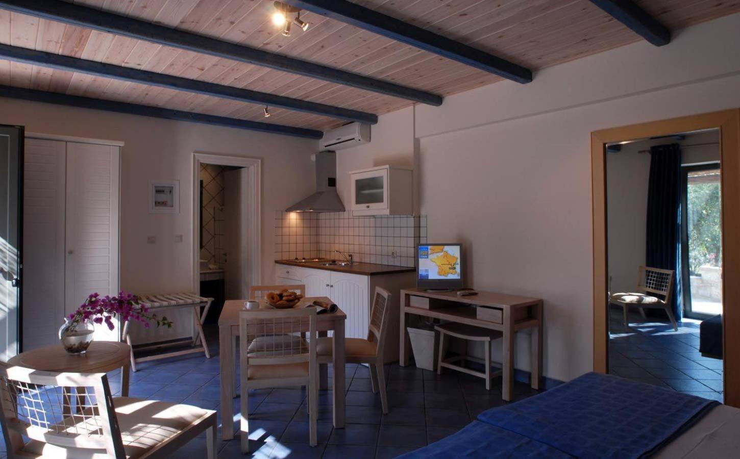Studio (2 Adults)