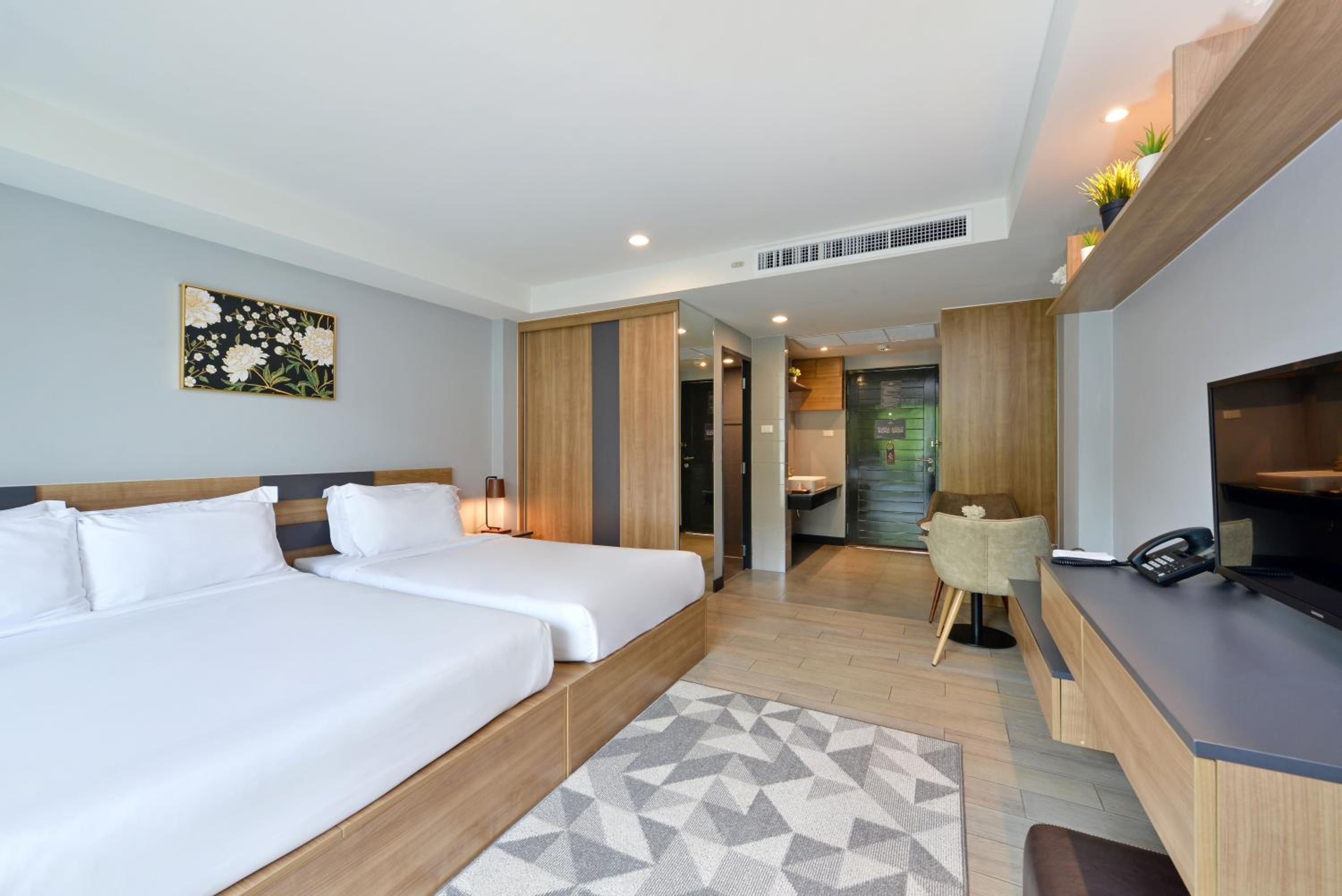 Standard Twin Room with Garden View photo 3