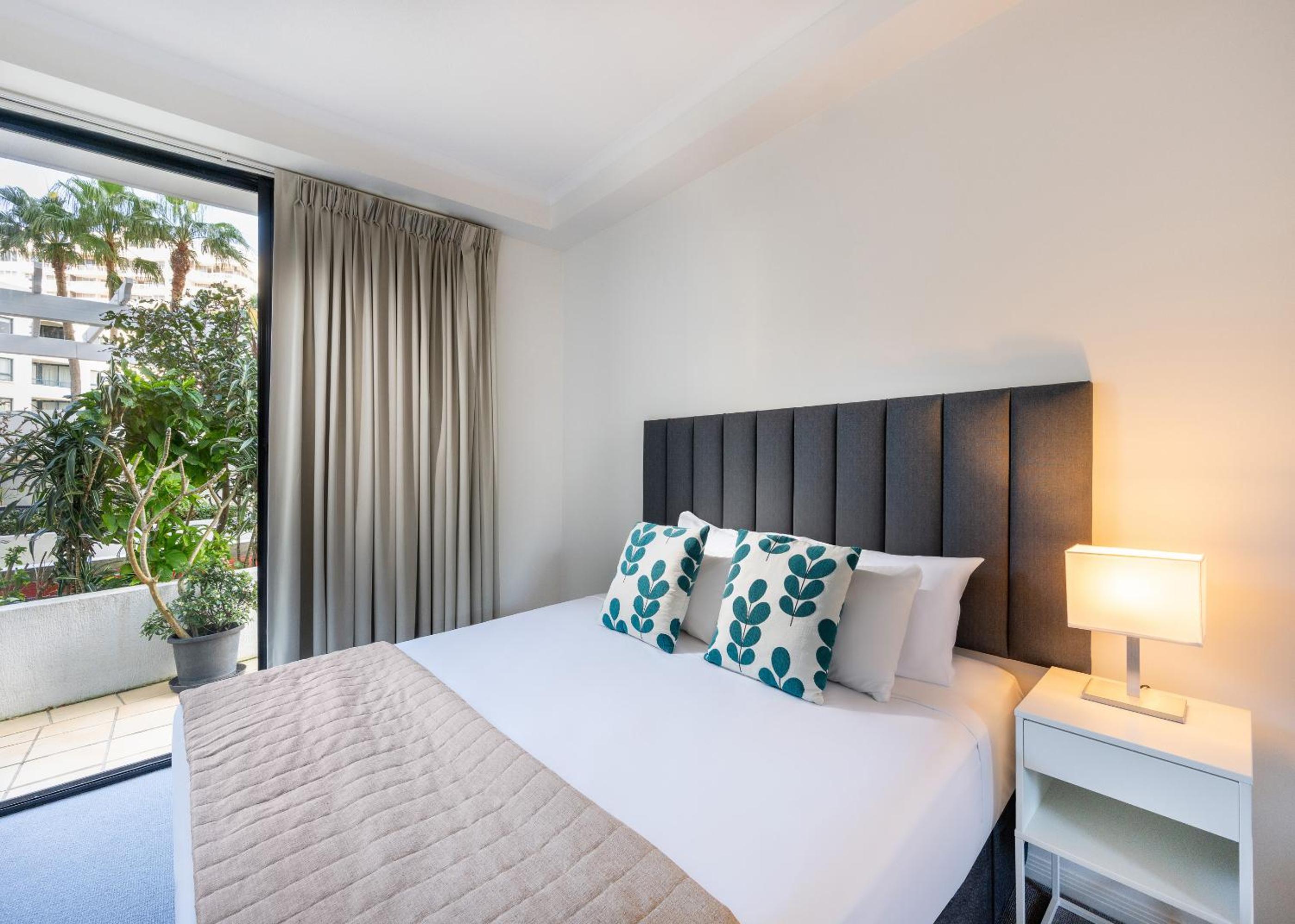 Two-Bedroom Apartment with Garden View - Photo 5