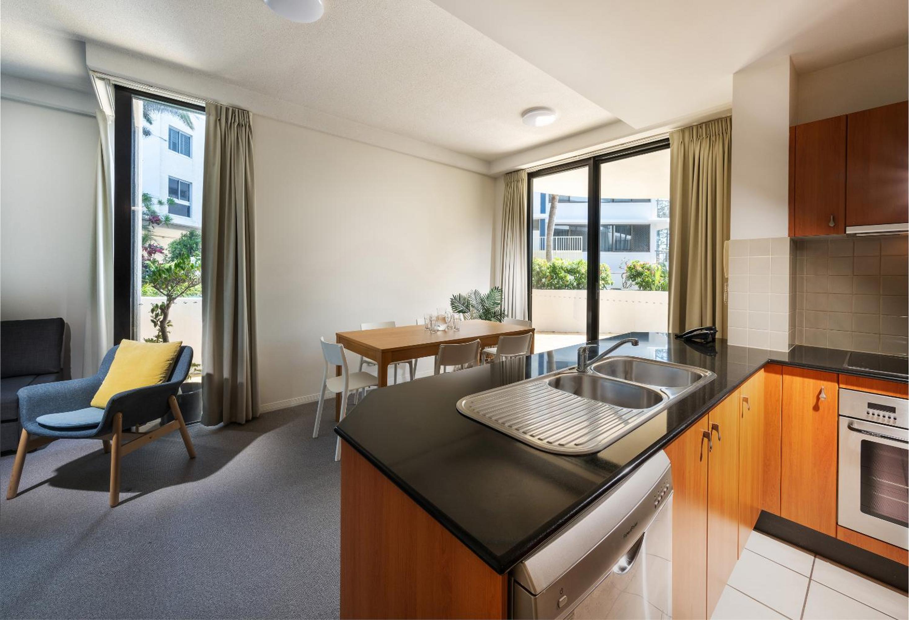 Two-Bedroom Apartment with Garden View - Photo 8