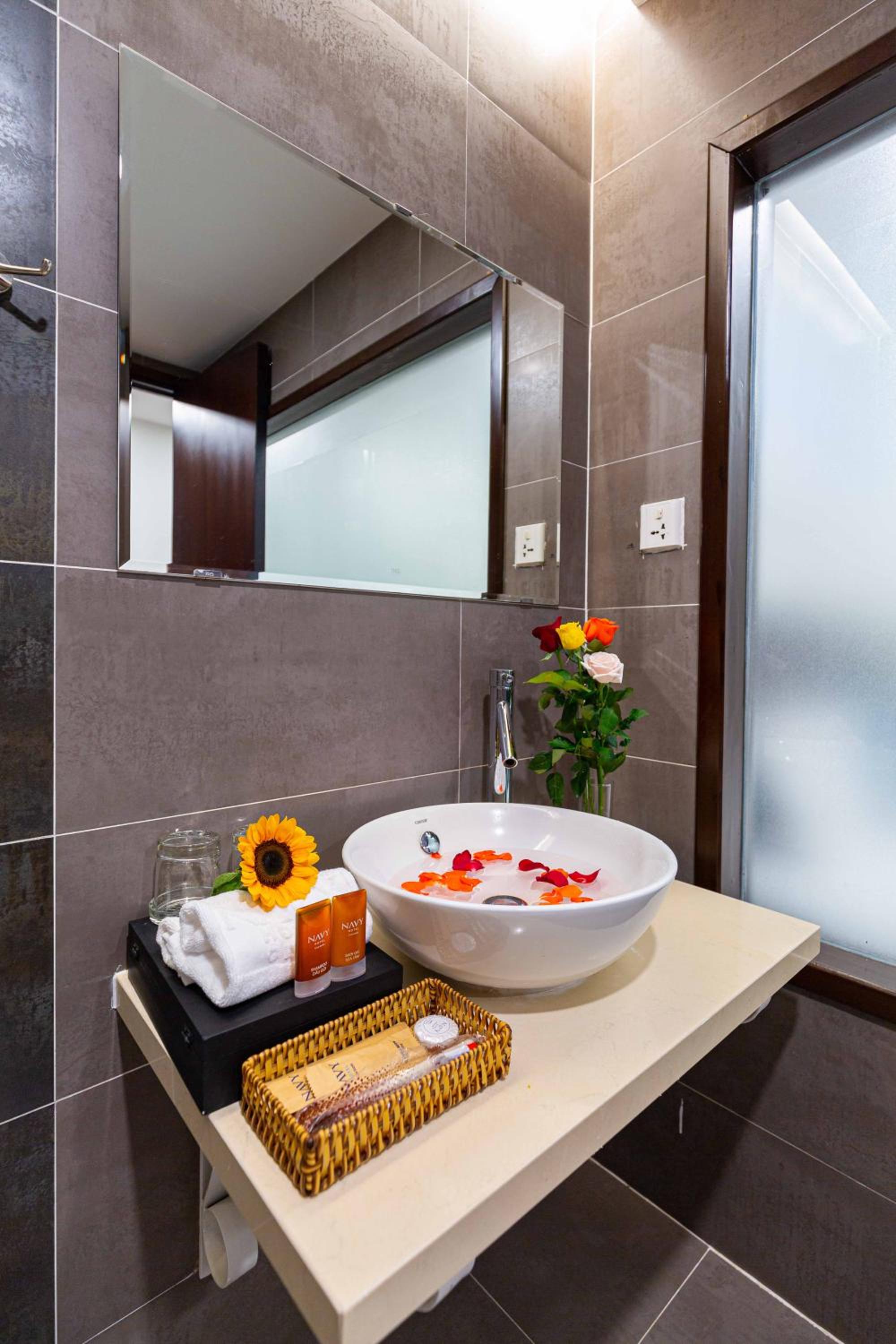 Premier Double Room with Balcony - Photo 7