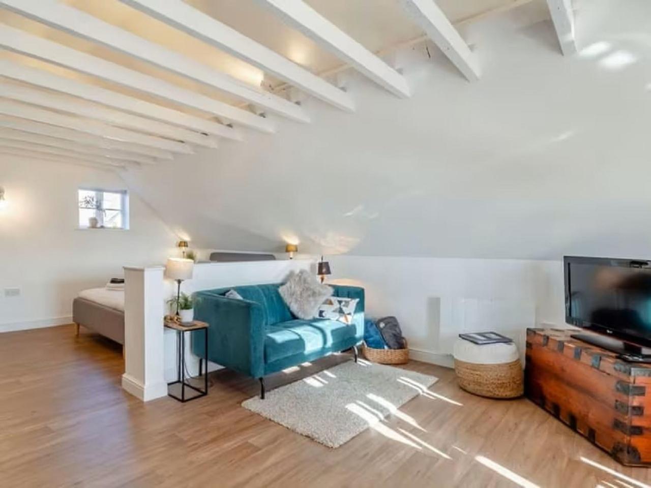 One-Bedroom Apartment photo 2