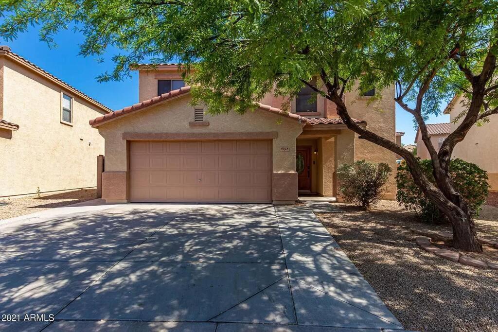 Four-Bedroom House photo 2