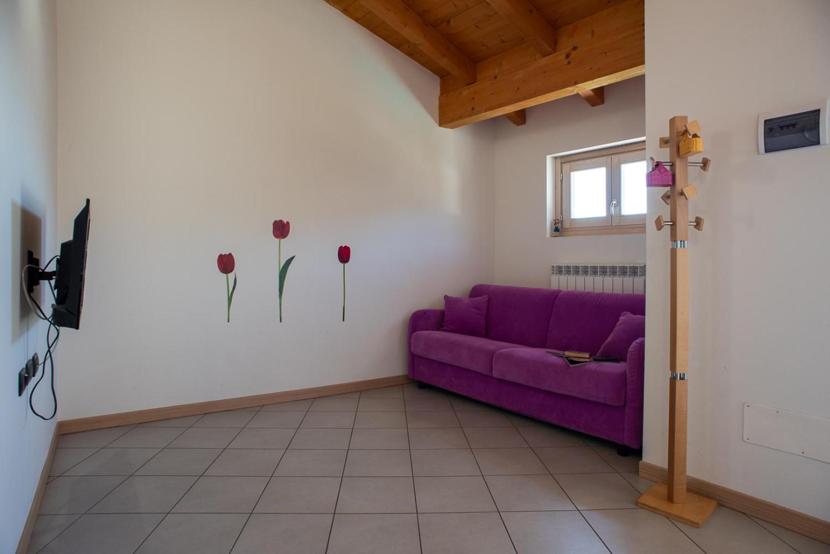One-Bedroom Apartment photo 2