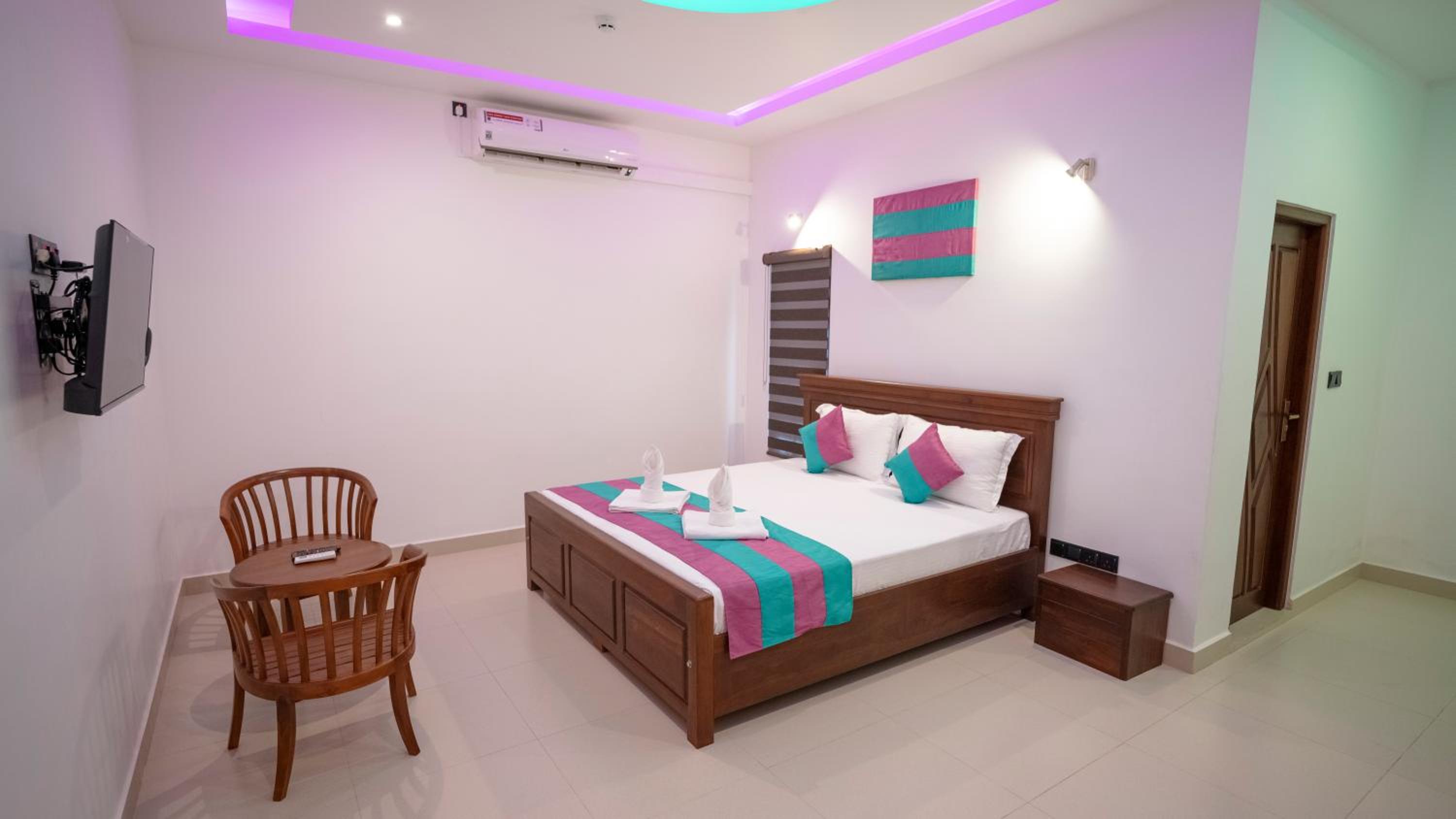 Deluxe Double Room - Photo 12