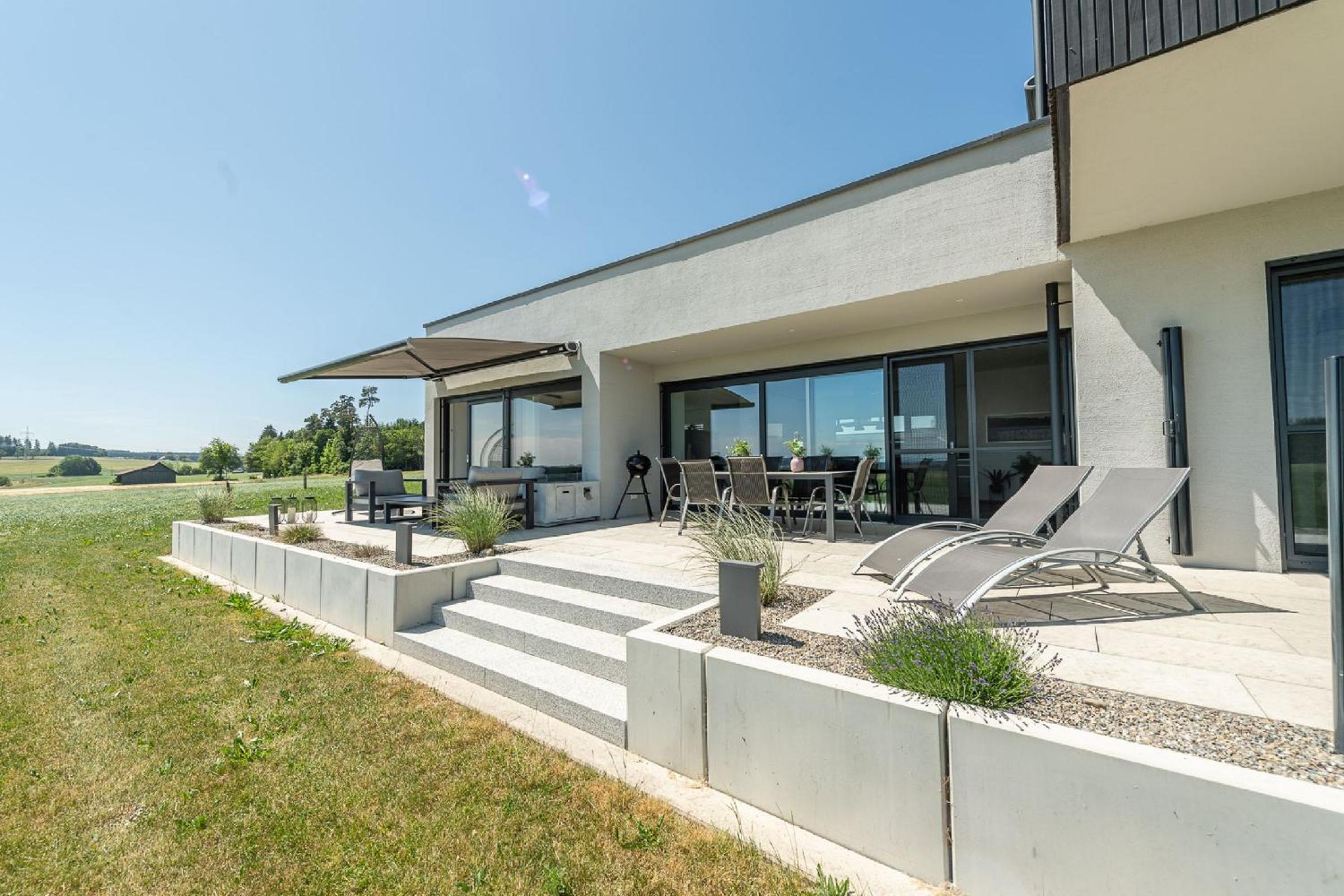 Three-Bedroom Premium Apartment with Balcony photo 2