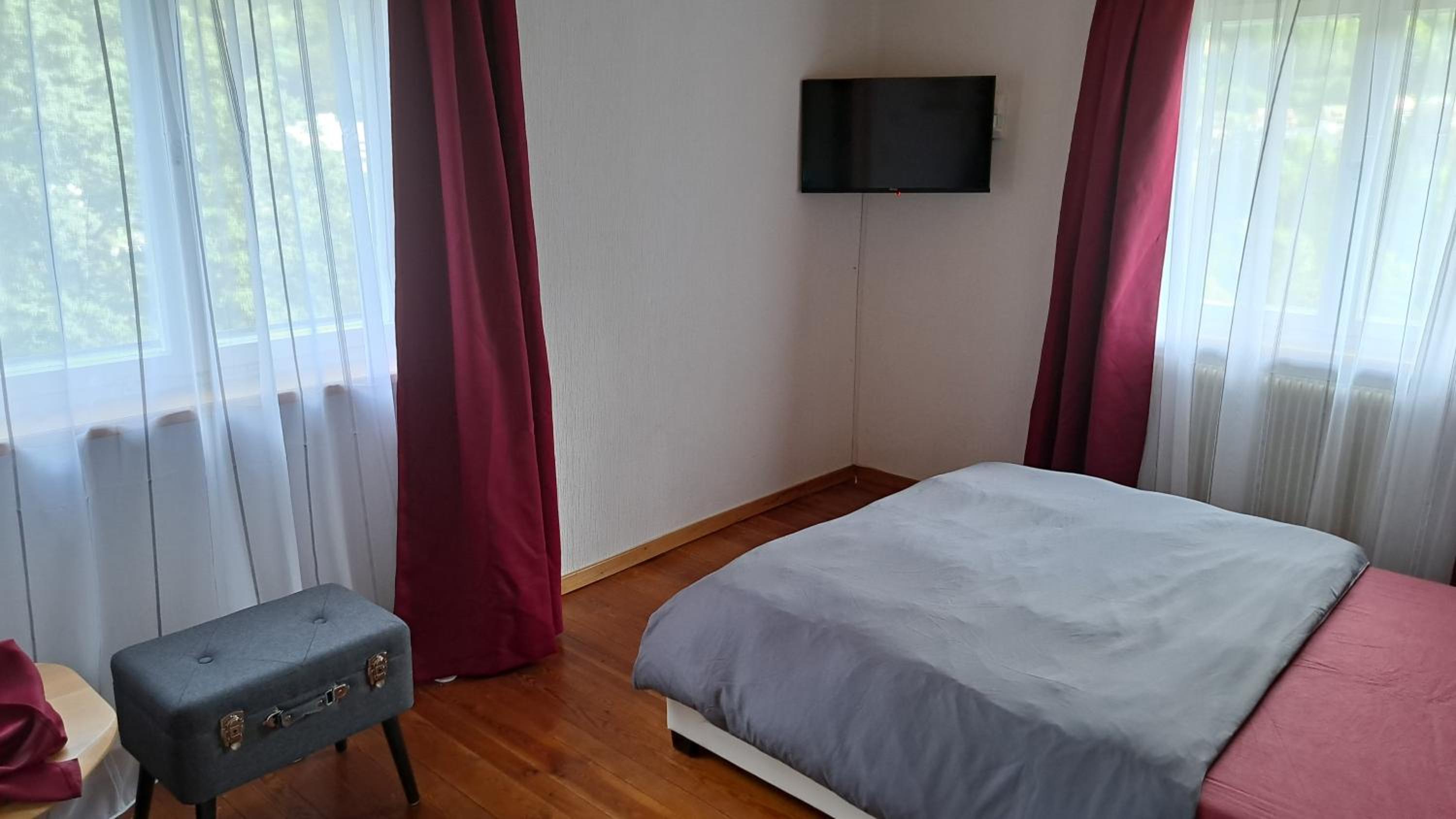 One-Bedroom Apartment photo 1