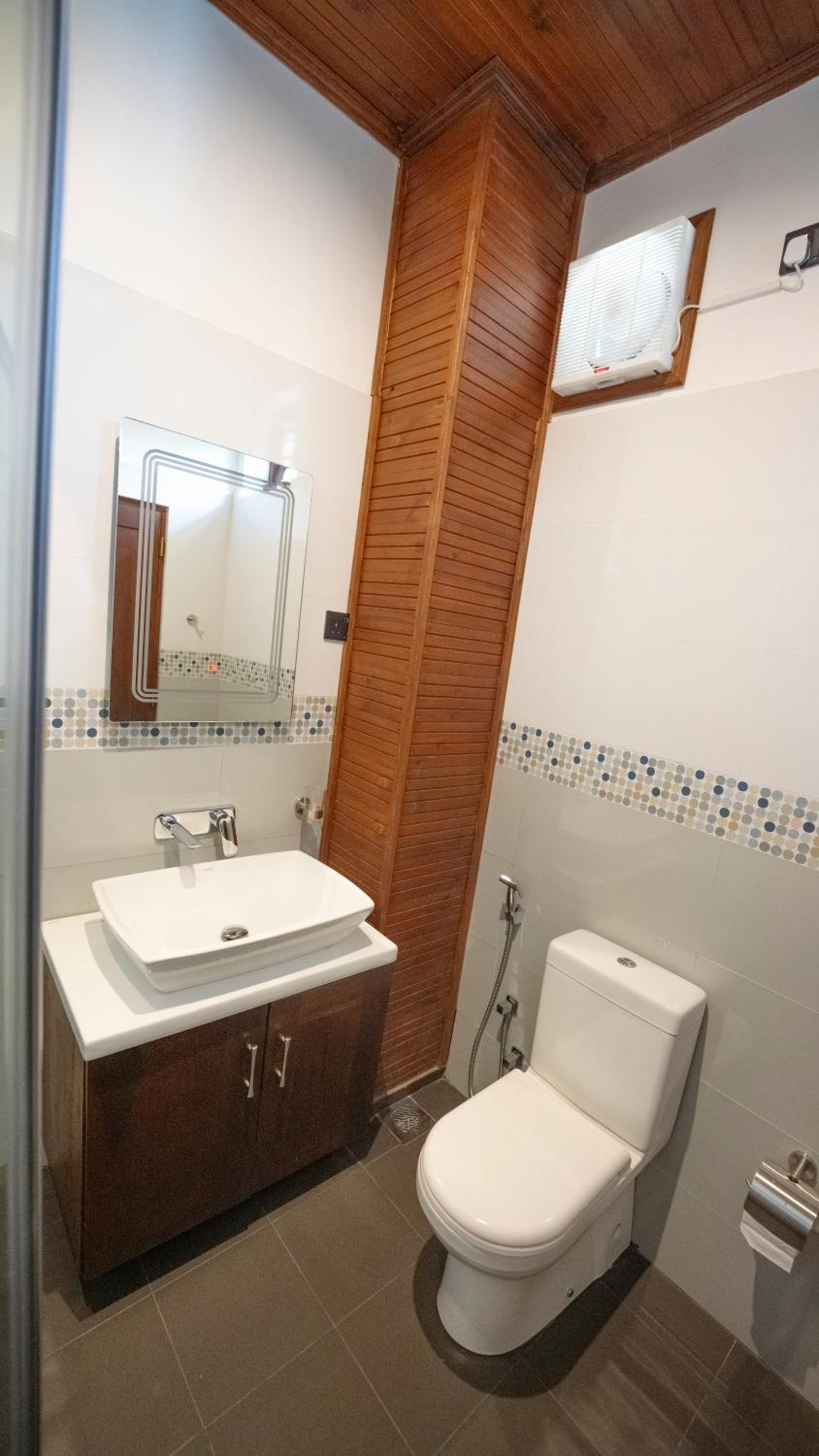 Standard Double Room - Photo 12