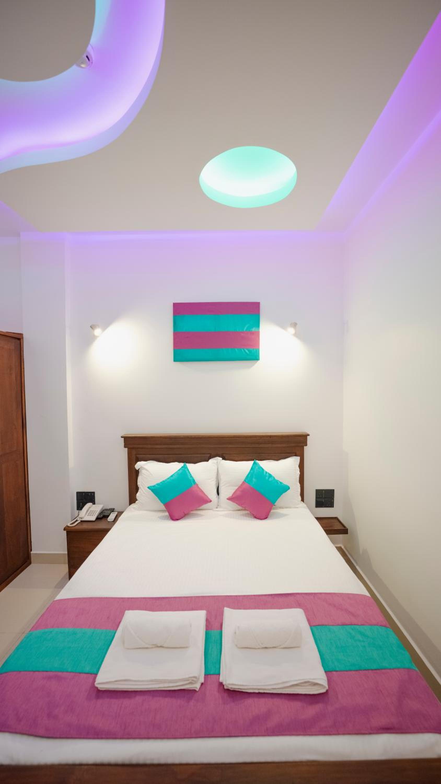 Standard Double Room - Photo 9