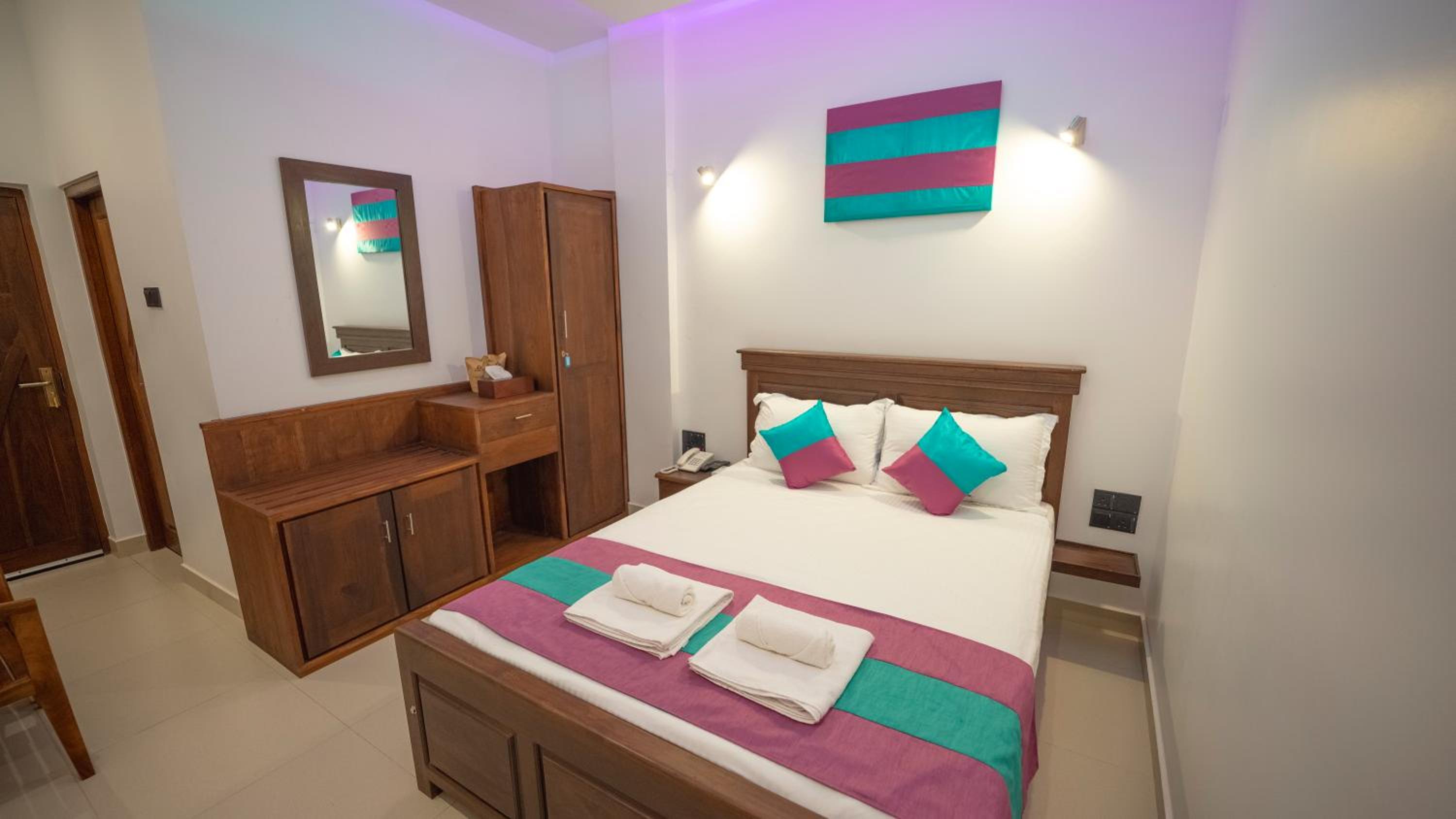 Standard Double Room - Photo 8