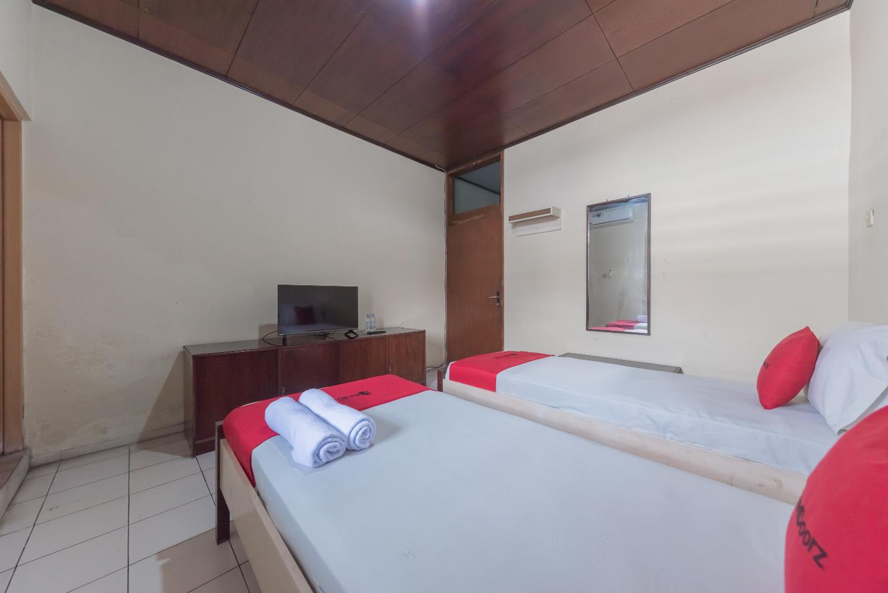 Standard Twin Room - Photo 4