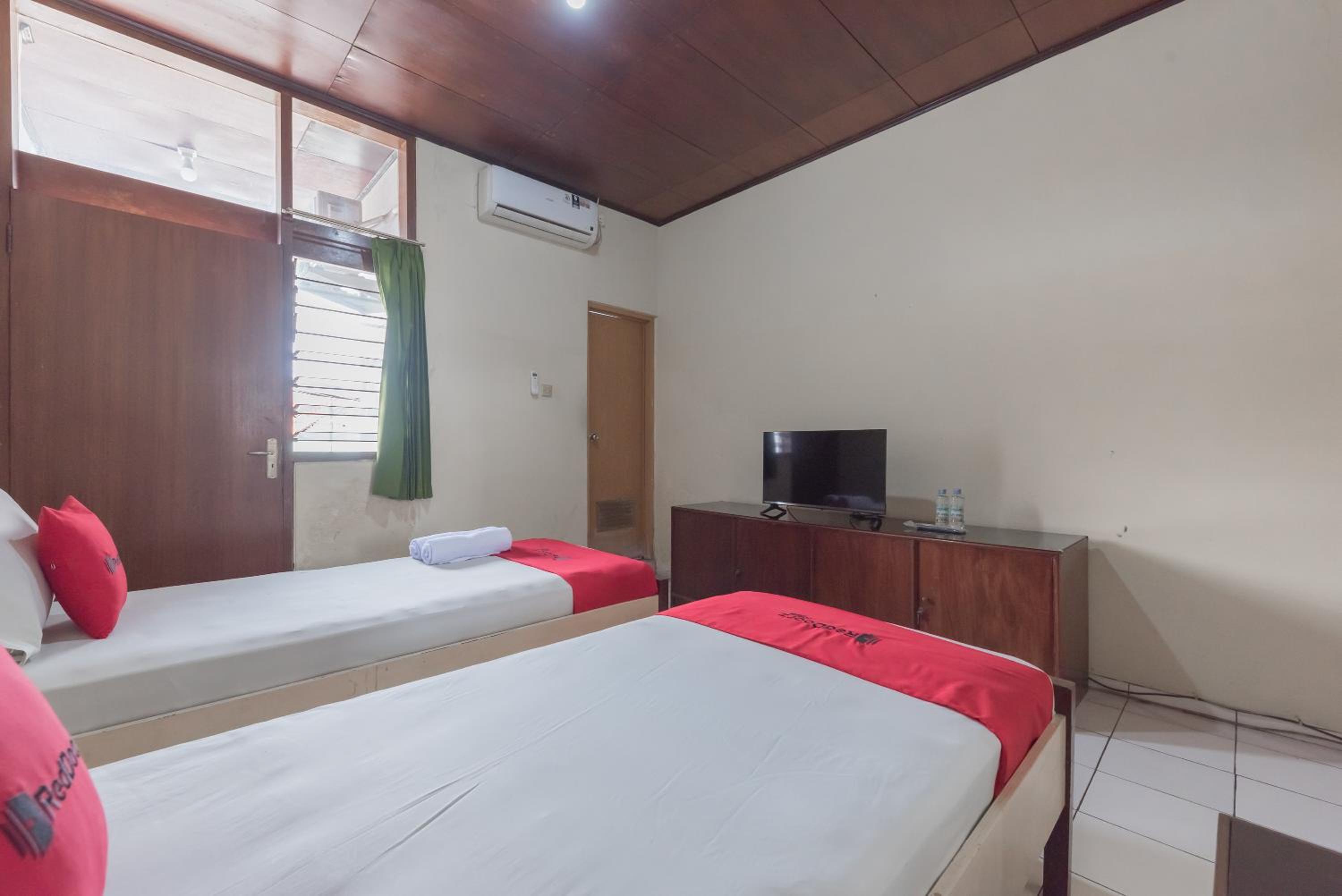 Standard Twin Room - Photo 5